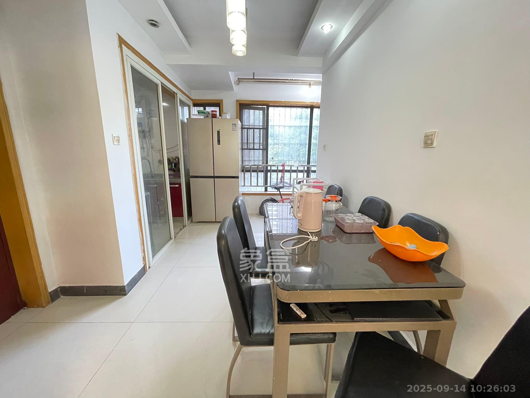 和庄  3室2厅2卫    2200.0元/月室内图