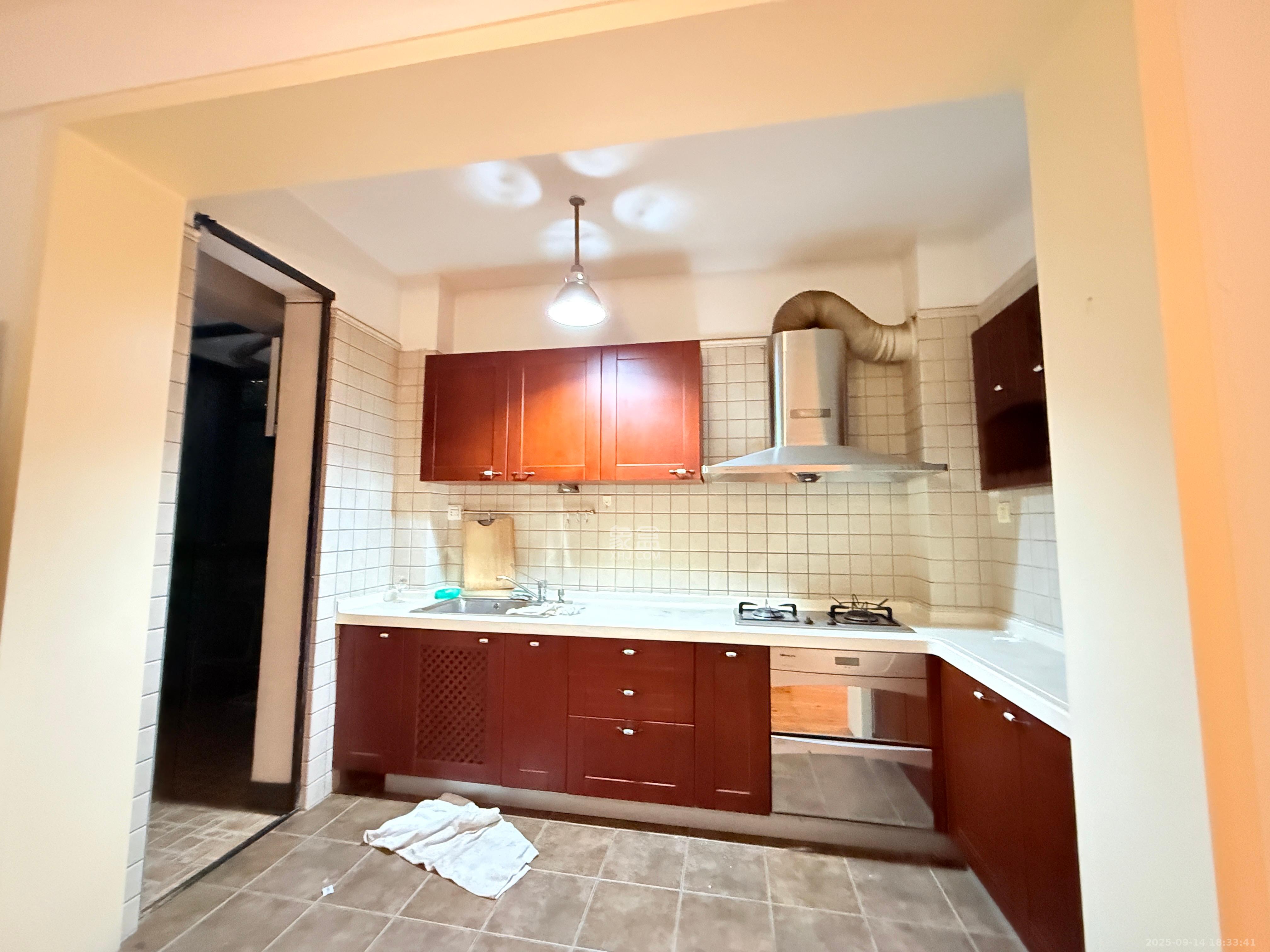 西街花园  3室2厅2卫    2600.0元/月室内图