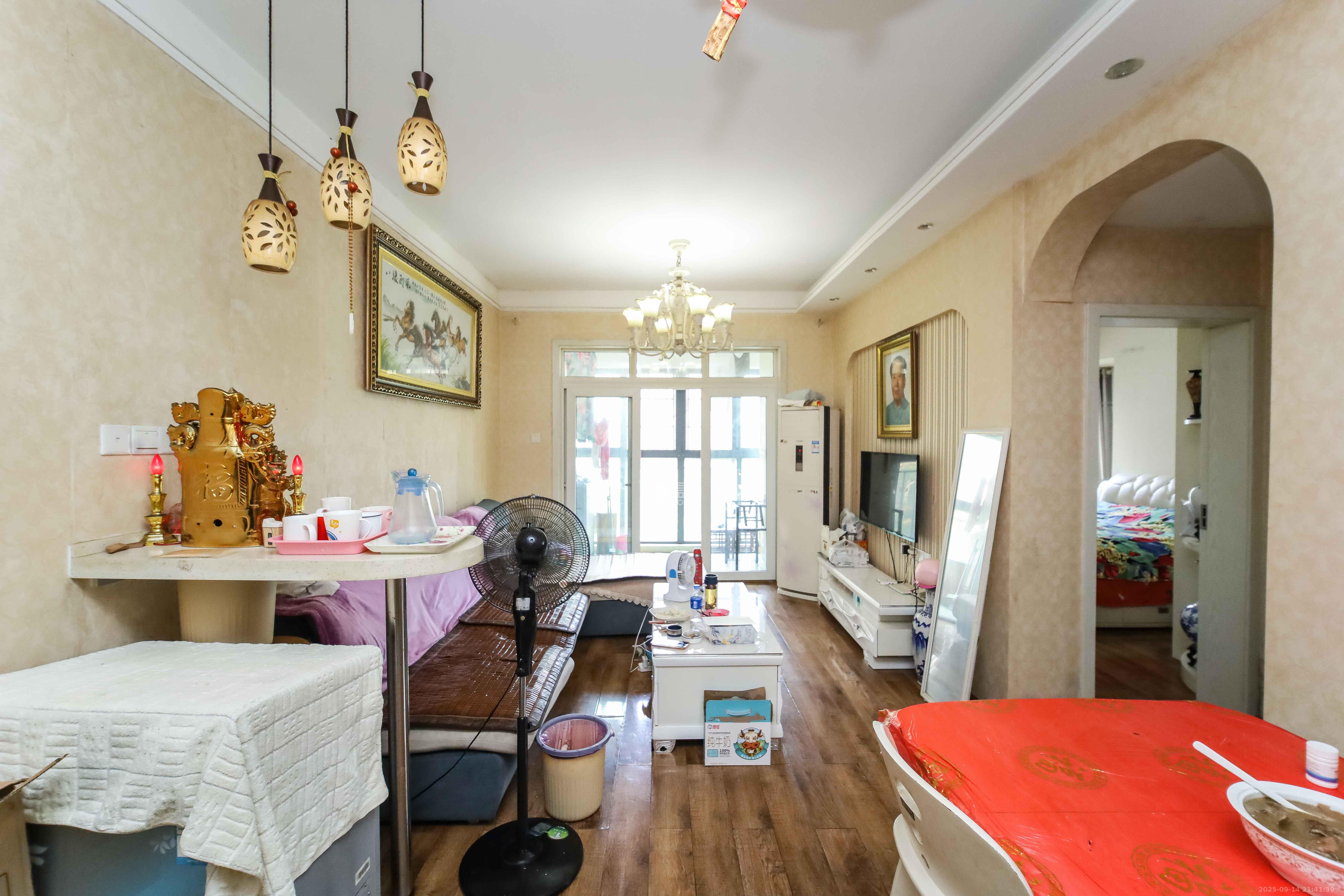 泊爱蓝湾  2室2厅1卫    70.0万 泊爱蓝湾  2室2厅1卫    70.0万客厅