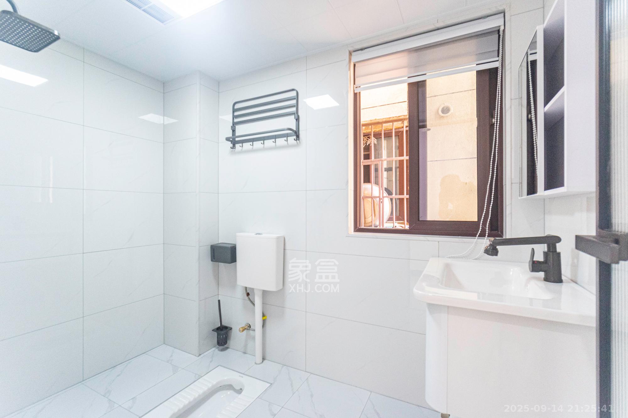 东方美地  4室2厅2卫    99.8万卫生间