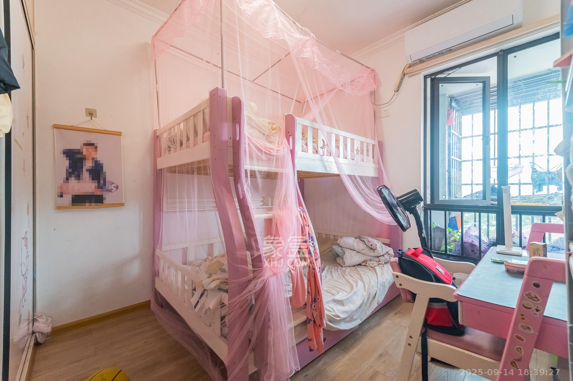 国泰九龙湾 3室2厅1卫 65.0万 国泰九龙湾 3室2厅1卫 65.0万卧室