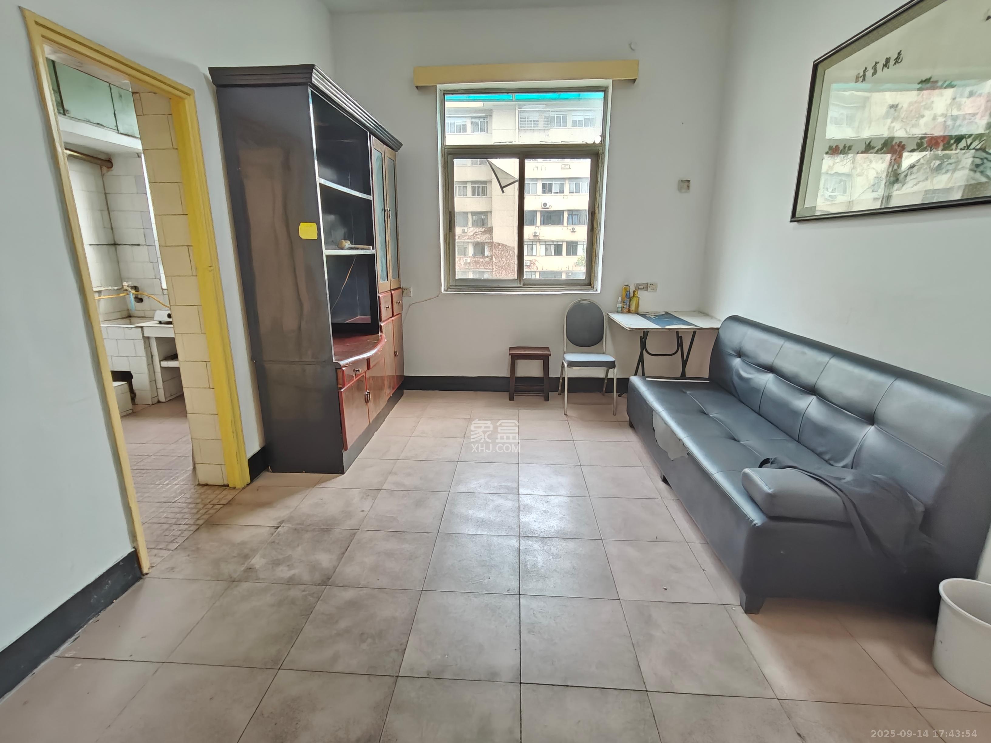 物资厅宿舍(五一大道) 2室1厅1卫 2200.0元/月 物资厅宿舍(五一大道) 2室1厅1卫 2200.0元/月室内图