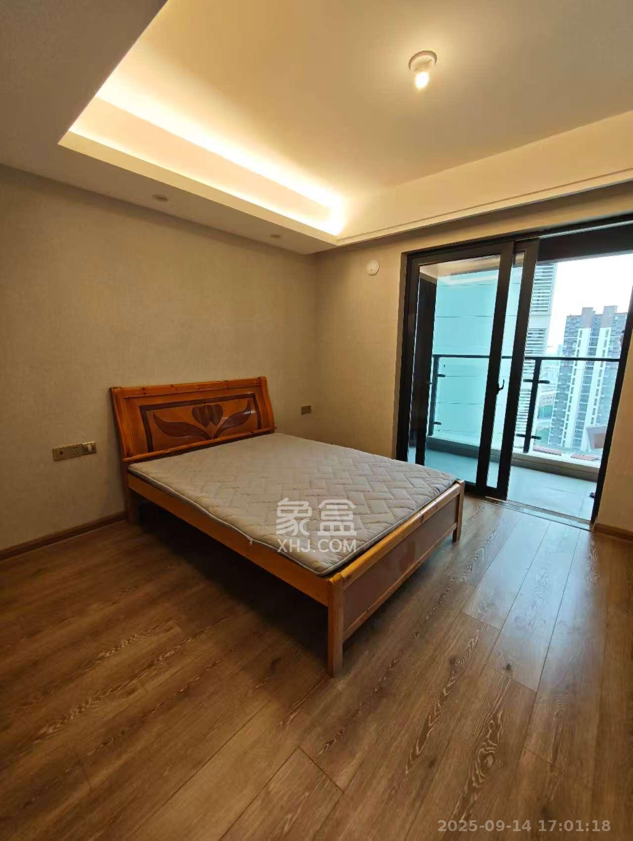 华远碧桂园海蓝城  4室2厅2卫   2200.00元/月室内图