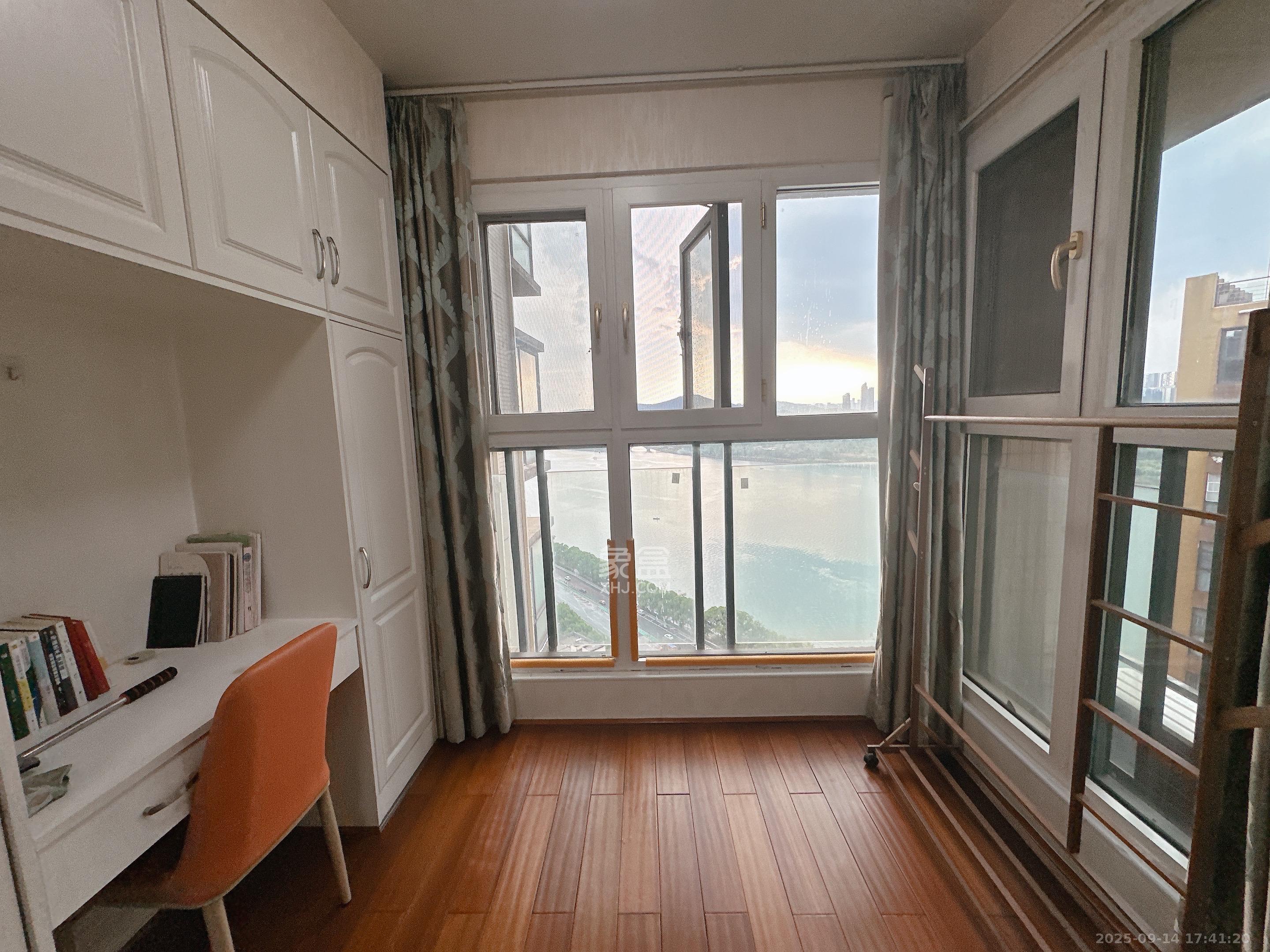 香江锦城 3室2厅1卫 4000.0元/月 香江锦城 3室2厅1卫 4000.0元/月室内图