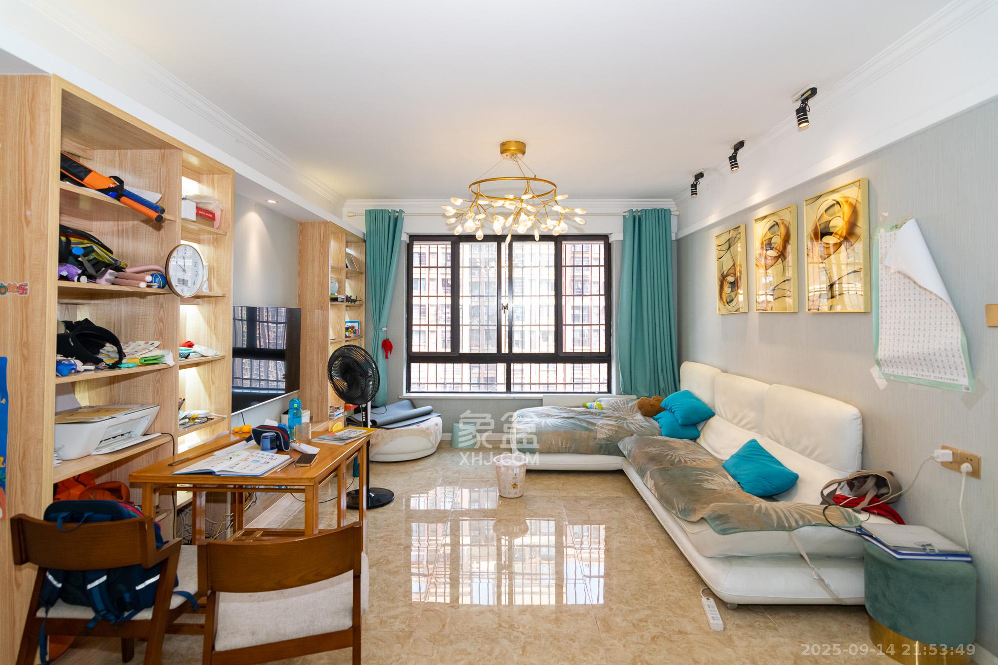 新城国际花都  3室2厅1卫    58.8万 新城国际花都  3室2厅1卫    58.8万客厅