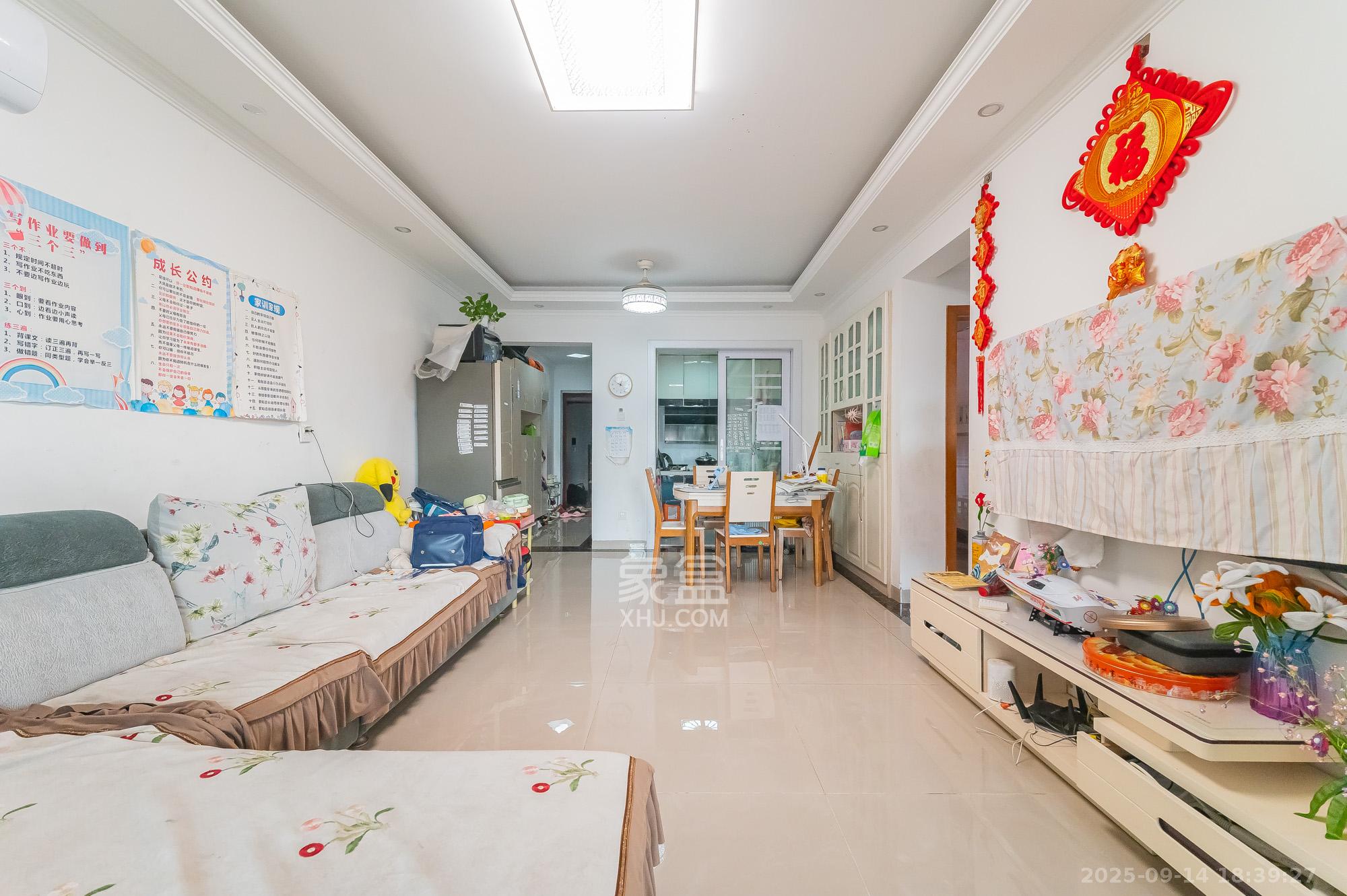 国泰九龙湾 3室2厅1卫 65.0万 国泰九龙湾 3室2厅1卫 65.0万客厅