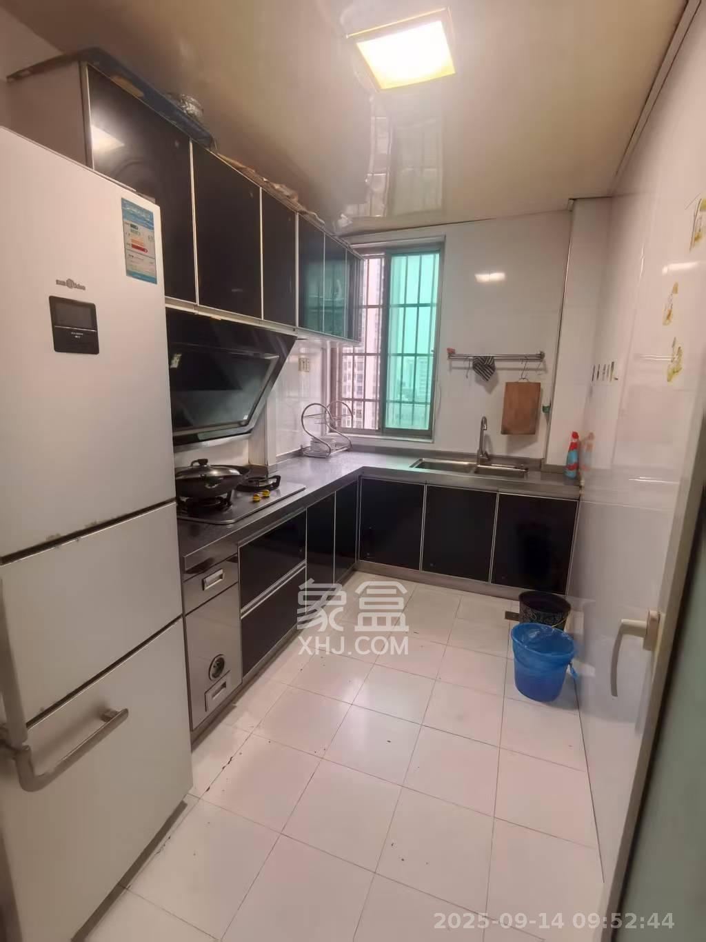 麓谷加州阳光 3室2厅2卫 2300.0元/月 麓谷加州阳光 3室2厅2卫 2300.0元/月室内图