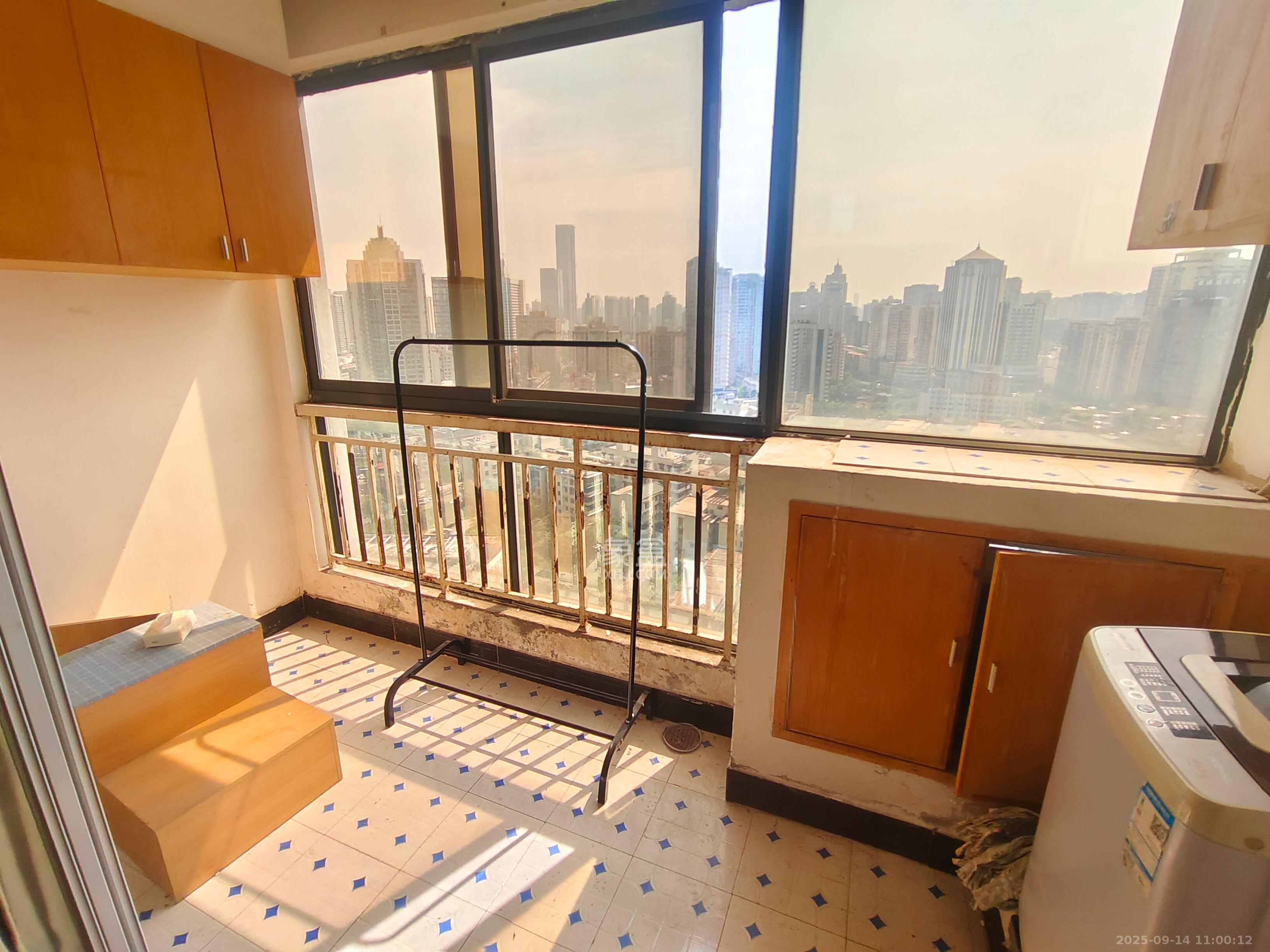 七彩丽都  1室1厅1卫    1500.0元/月 七彩丽都  1室1厅1卫    1500.0元/月室内图