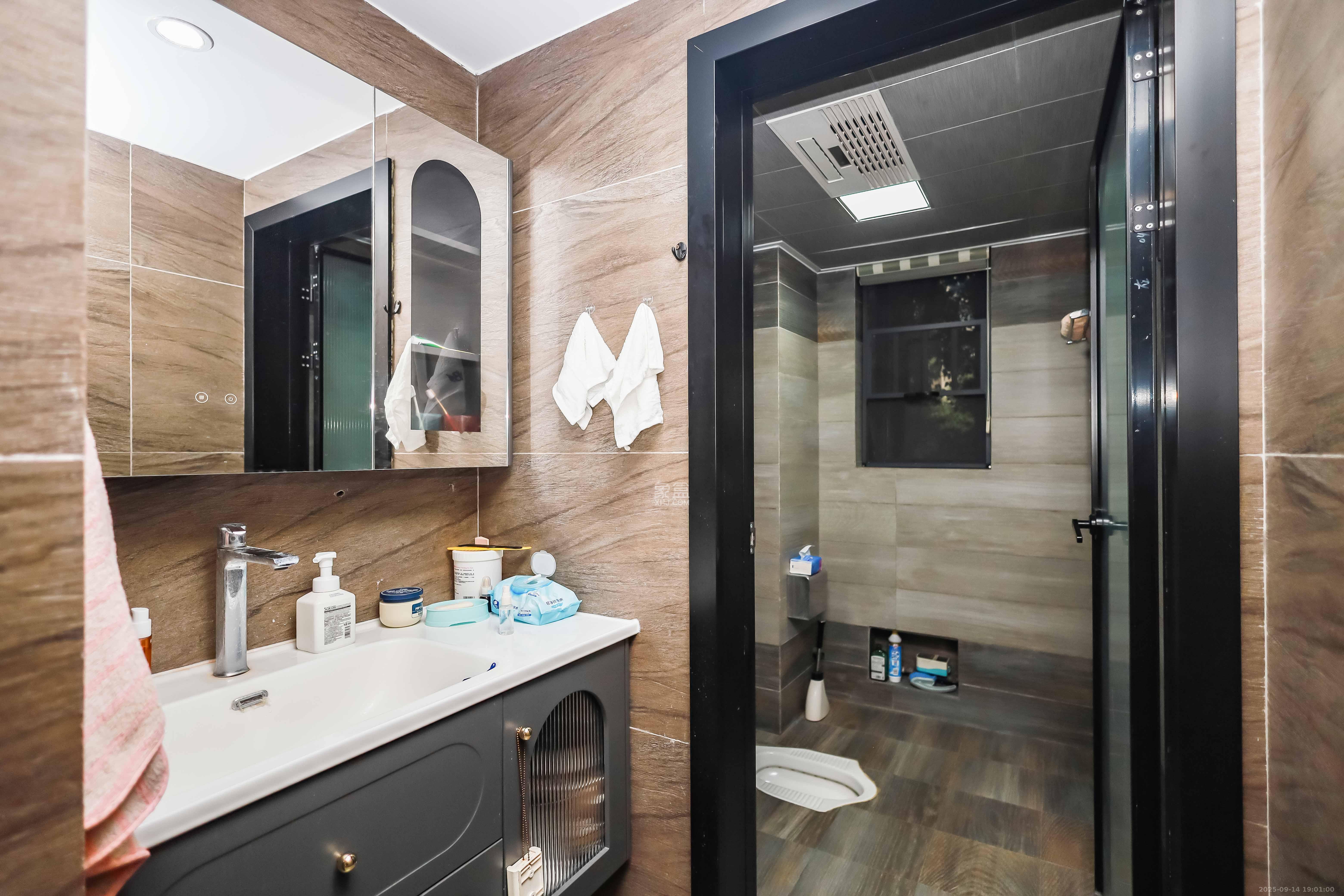 长房时代城 1室2厅2卫 171.6万 长房时代城 1室2厅2卫 171.6万卫生间