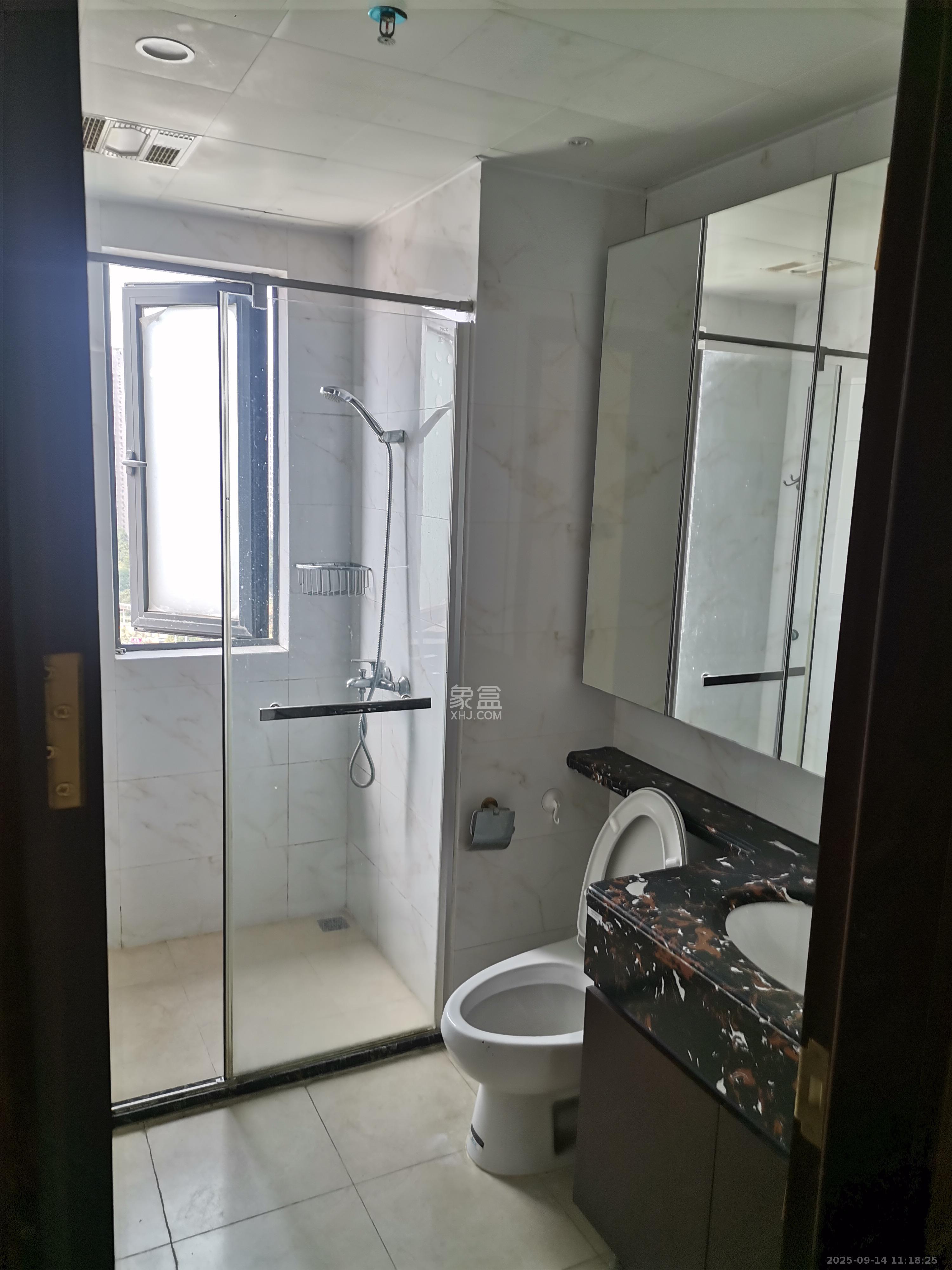 恒大御景半岛锦绣苑 3室2厅2卫 3300.0元/月 恒大御景半岛锦绣苑 3室2厅2卫 3300.0元/月室内图