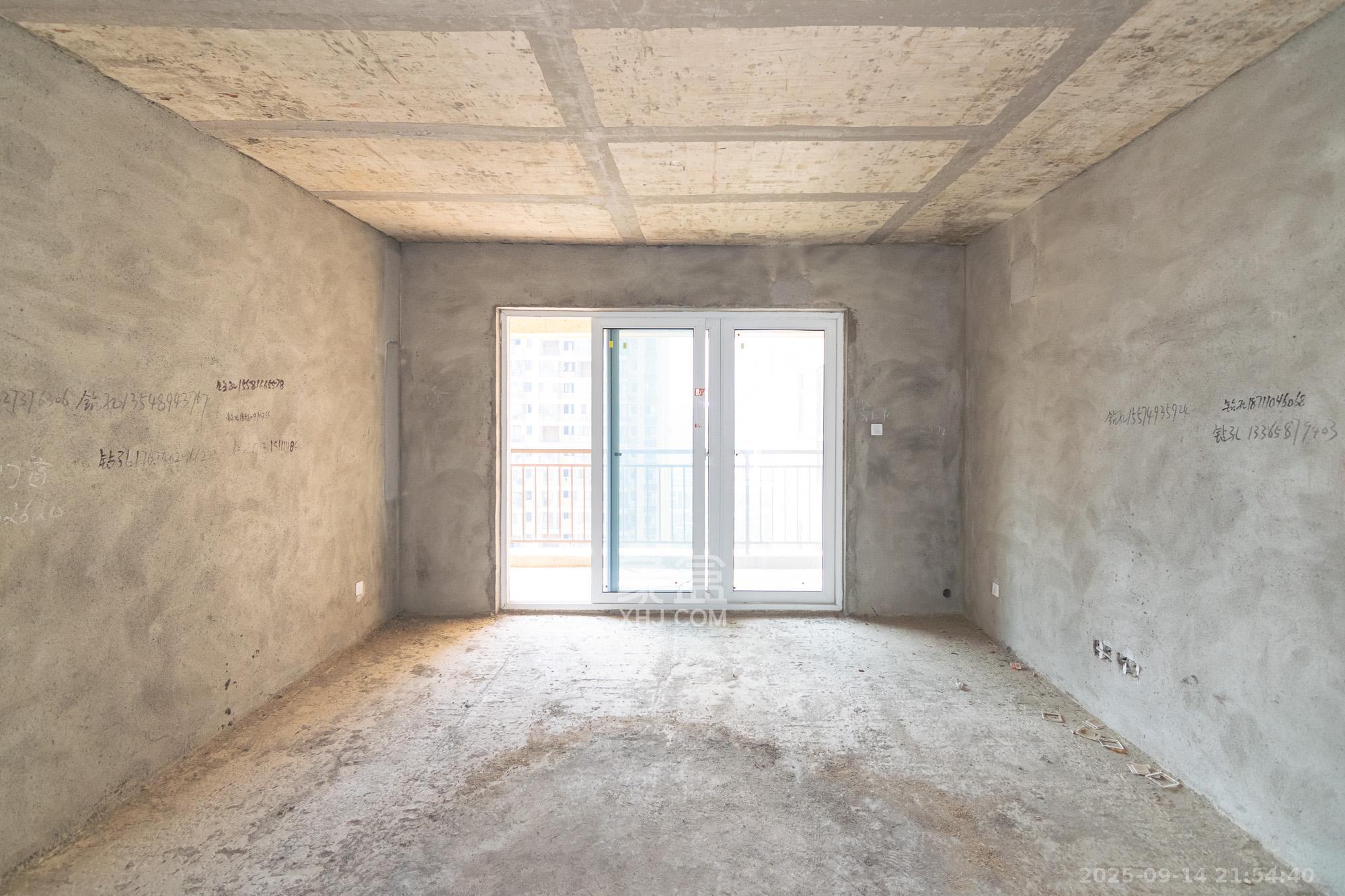 富兴悦府(富兴学府名邸) 4室2厅2卫 73.0万 富兴悦府(富兴学府名邸) 4室2厅2卫 73.0万客厅