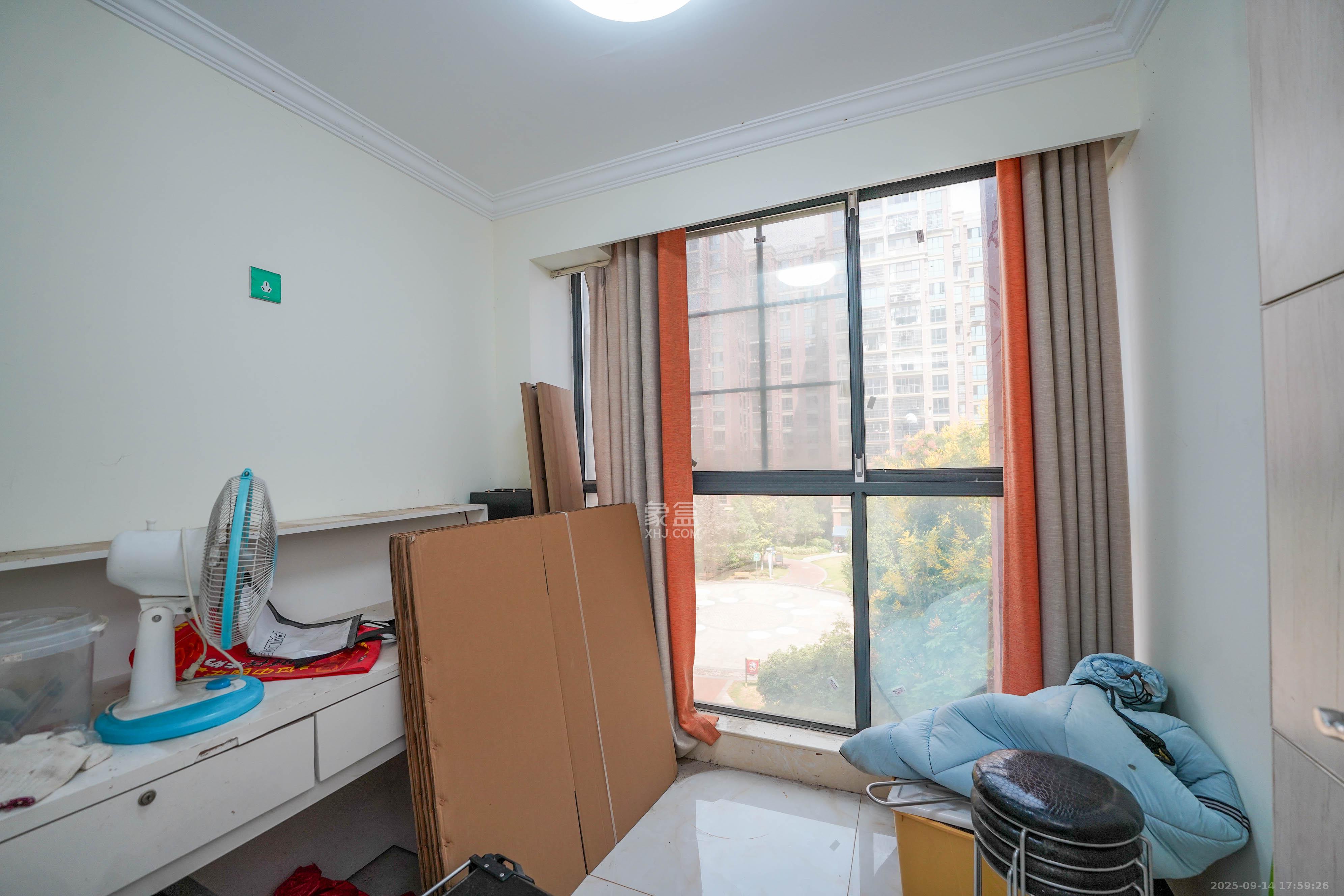 金谷豪庭 4室2厅2卫 69.8万 金谷豪庭 4室2厅2卫 69.8万卧室