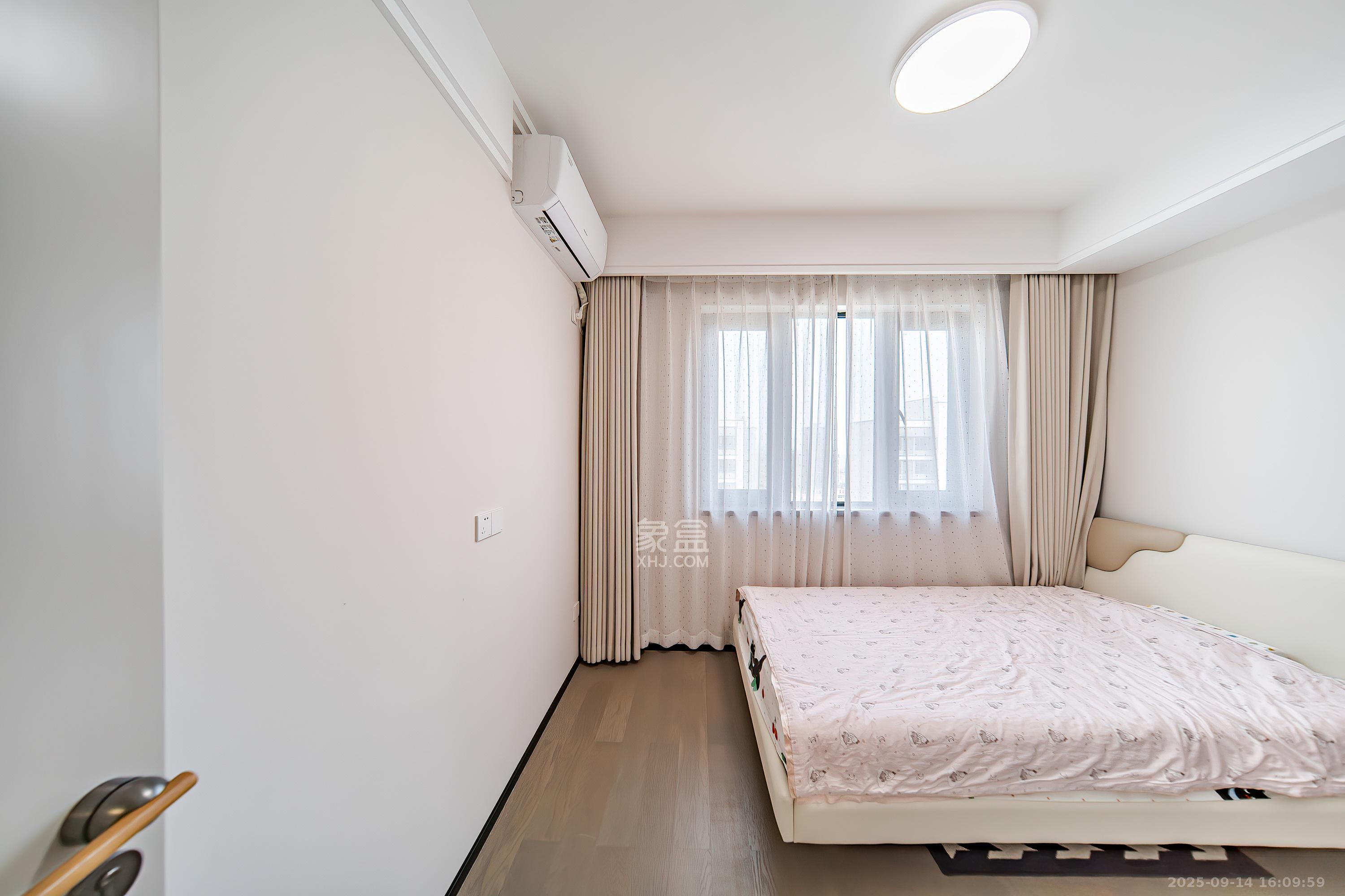 中海阅麓山一期 4室2厅2卫 235.0万 中海阅麓山一期 4室2厅2卫 235.0万卧室