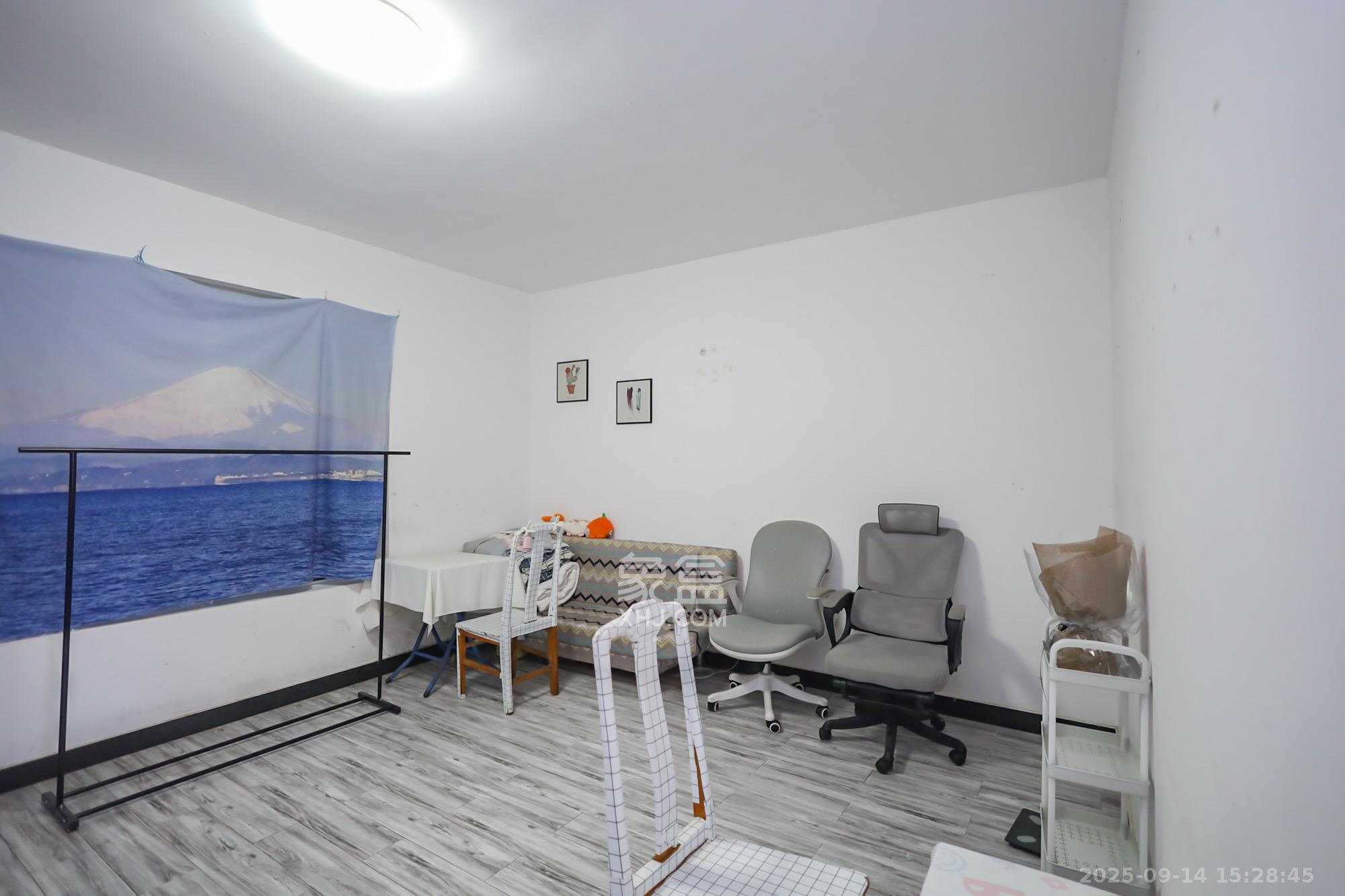 威胜大厦  1室1厅1卫    1600.0元/月室内图