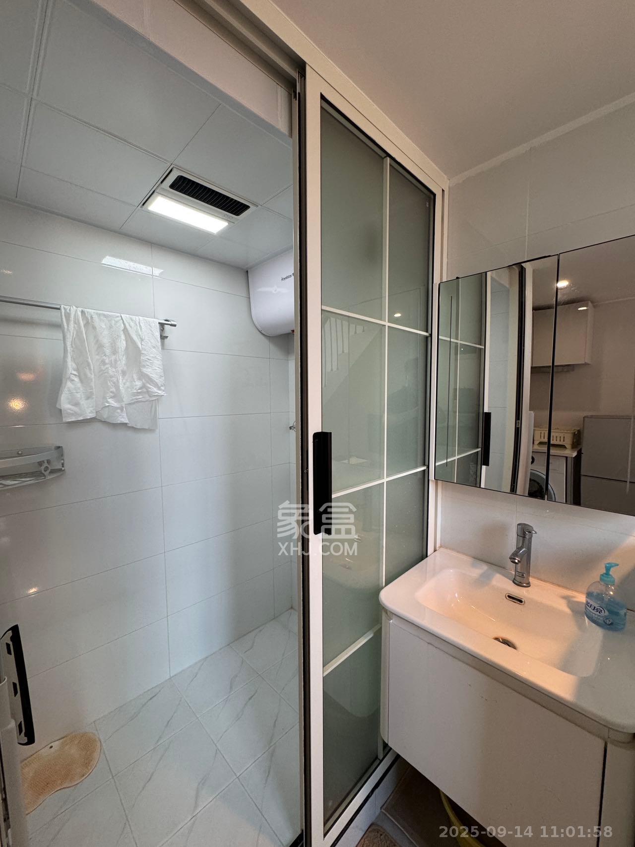 卓越中寰  2室1厅1卫    2100.0元/月室内图