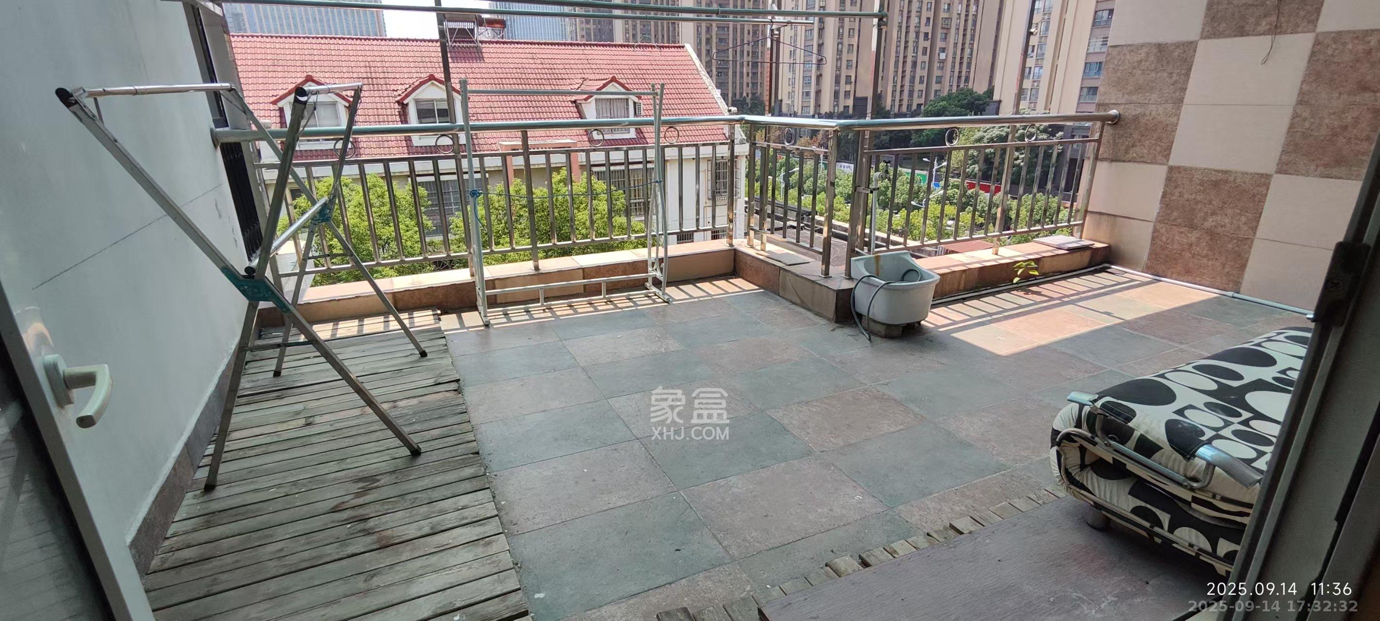 新星小区 4室2厅2卫 2400.0元/月 新星小区 4室2厅2卫 2400.0元/月室内图