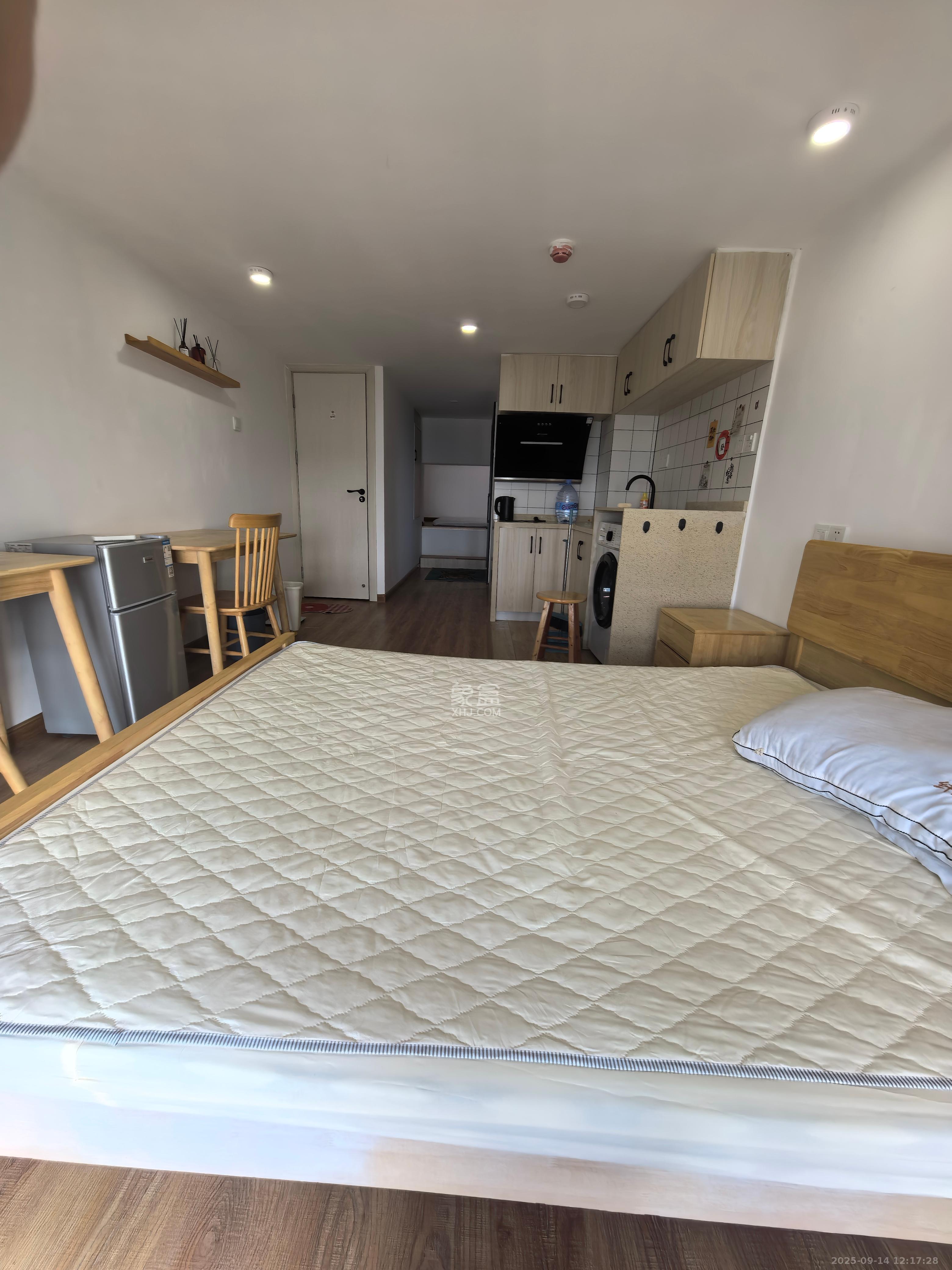 弘坤云寓 1室1厅1卫 1800.0元/月 弘坤云寓 1室1厅1卫 1800.0元/月室内图