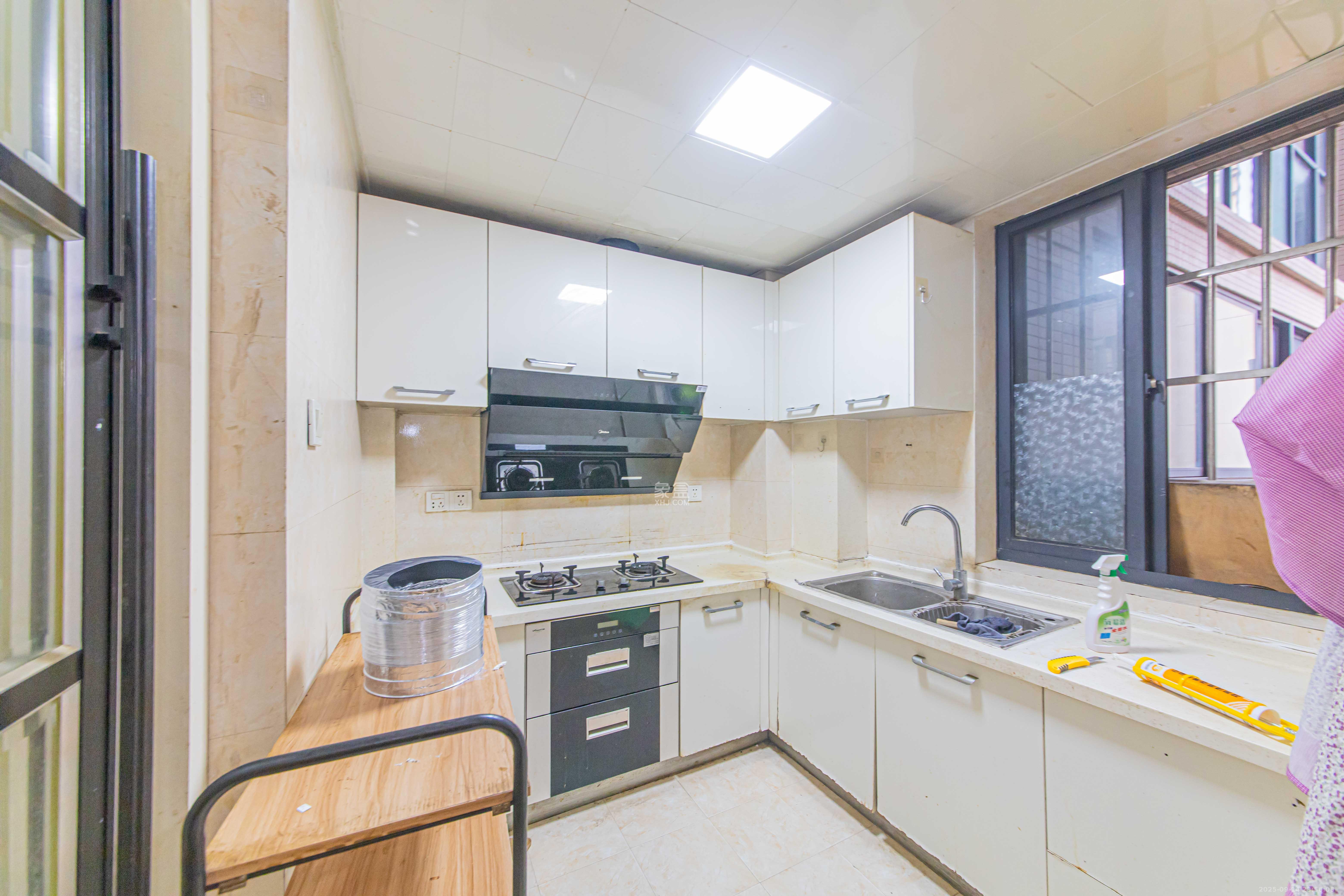 保利花园 2室2厅1卫 75.0万 保利花园 2室2厅1卫 75.0万厨房