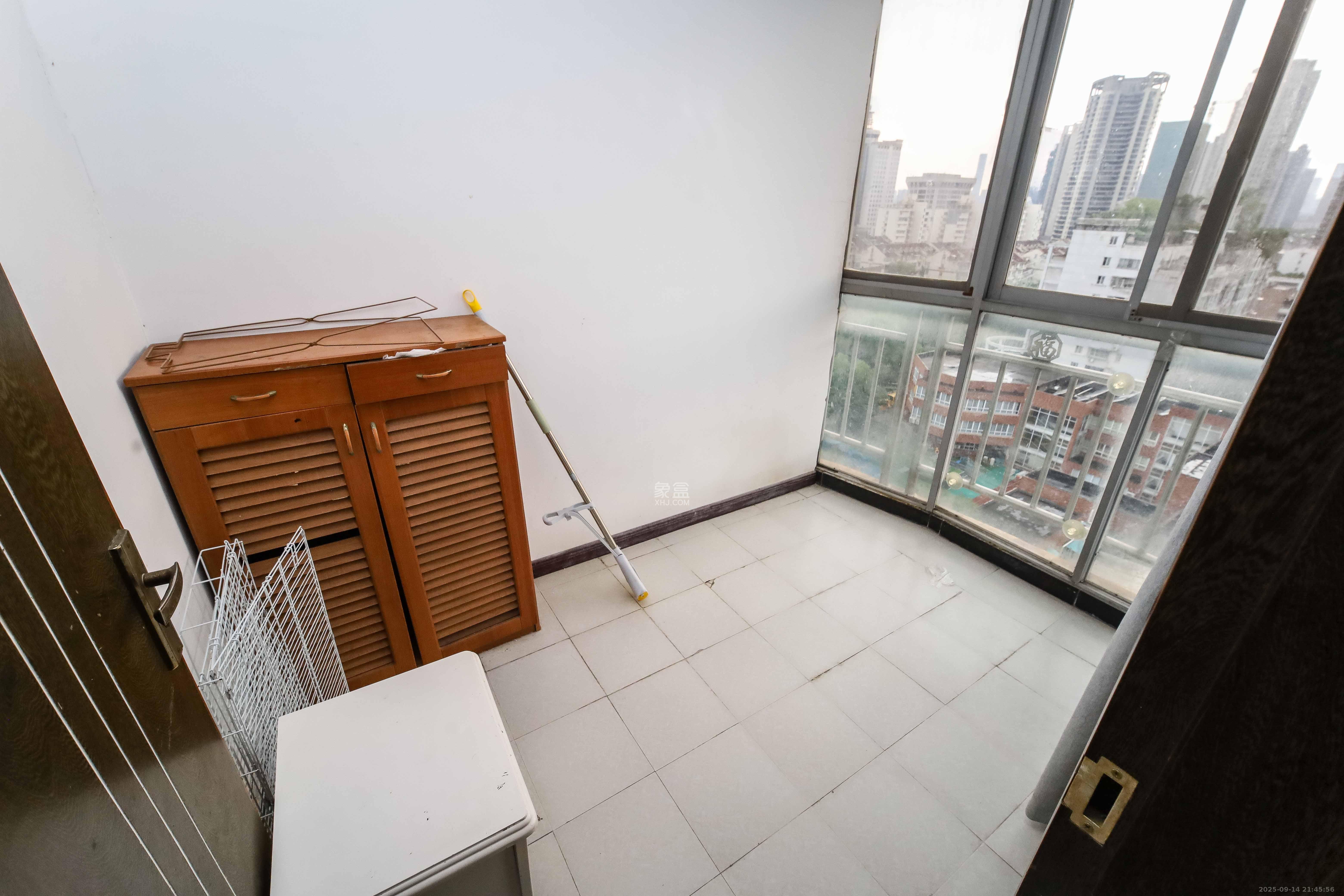 芙蓉苑 3室2厅2卫 110.0万 芙蓉苑 3室2厅2卫 110.0万阳台