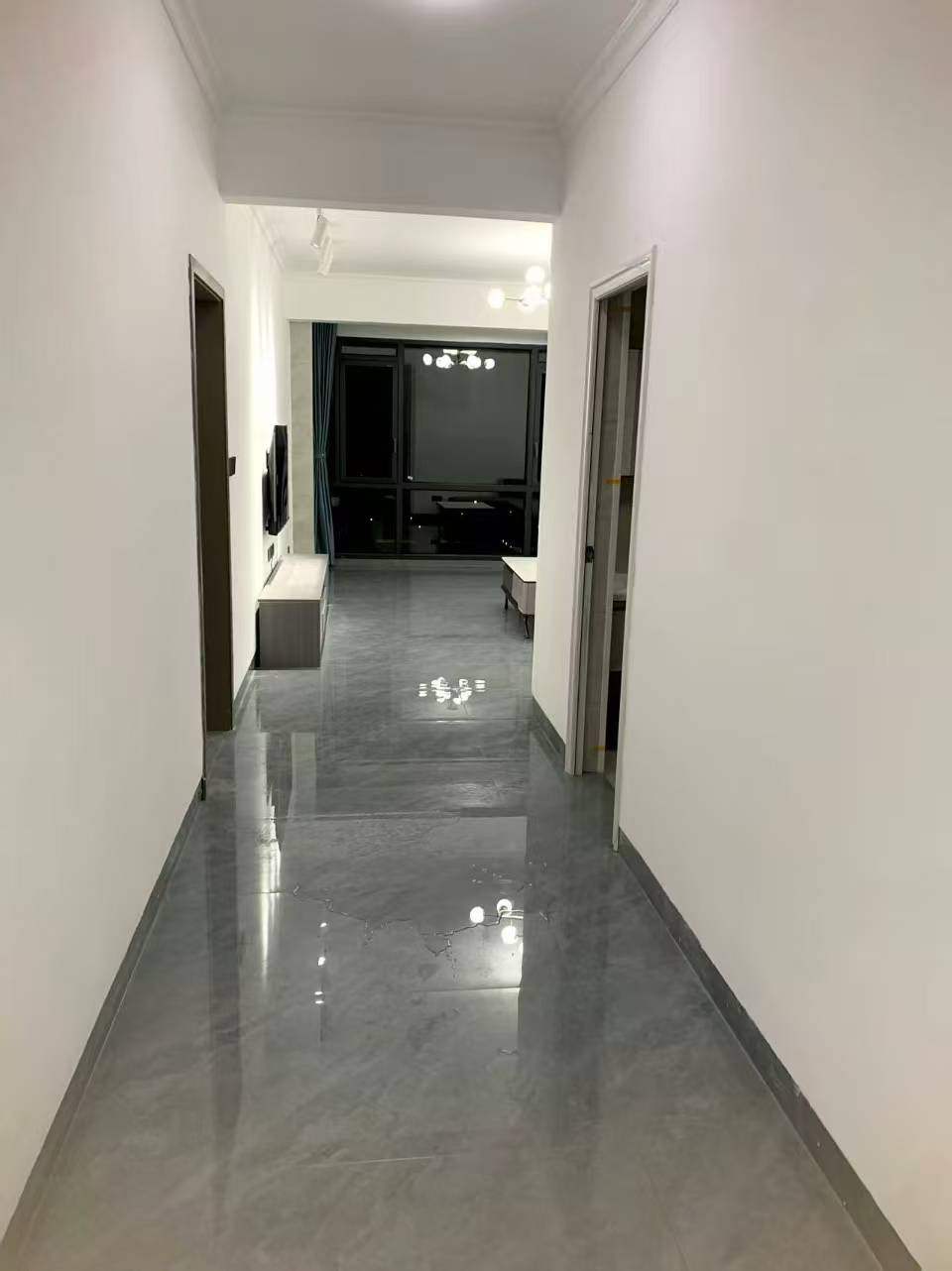 互助小区电梯房  4室2厅2卫    2600.0元/月 互助小区电梯房  4室2厅2卫    2600.0元/月室内图