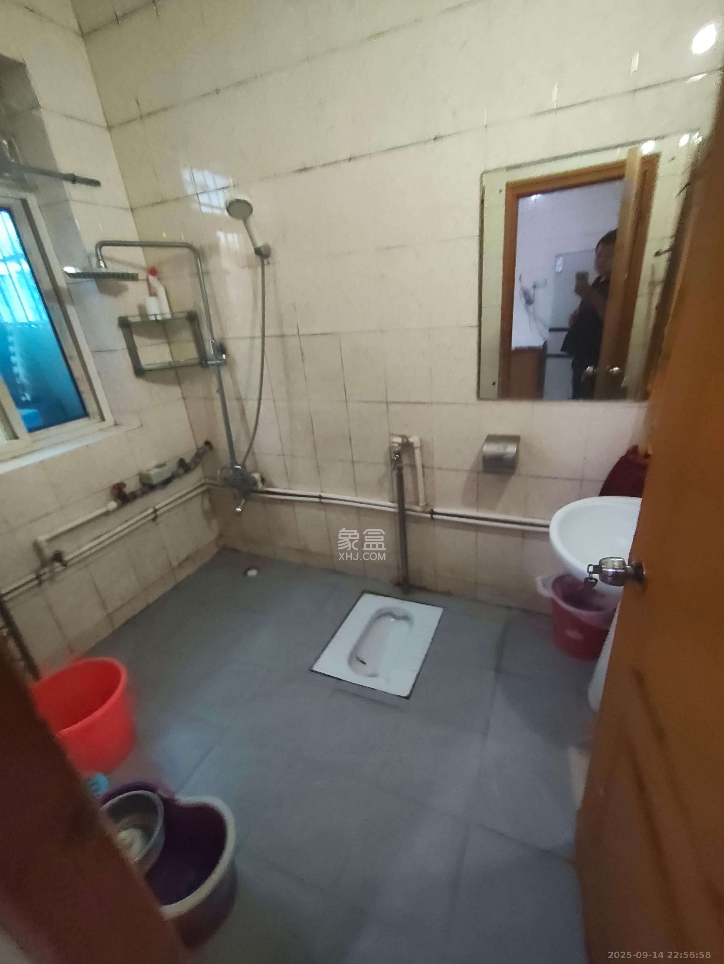 新青年公寓  1室1厅1卫    2000.0元/月 新青年公寓  1室1厅1卫    2000.0元/月室内图