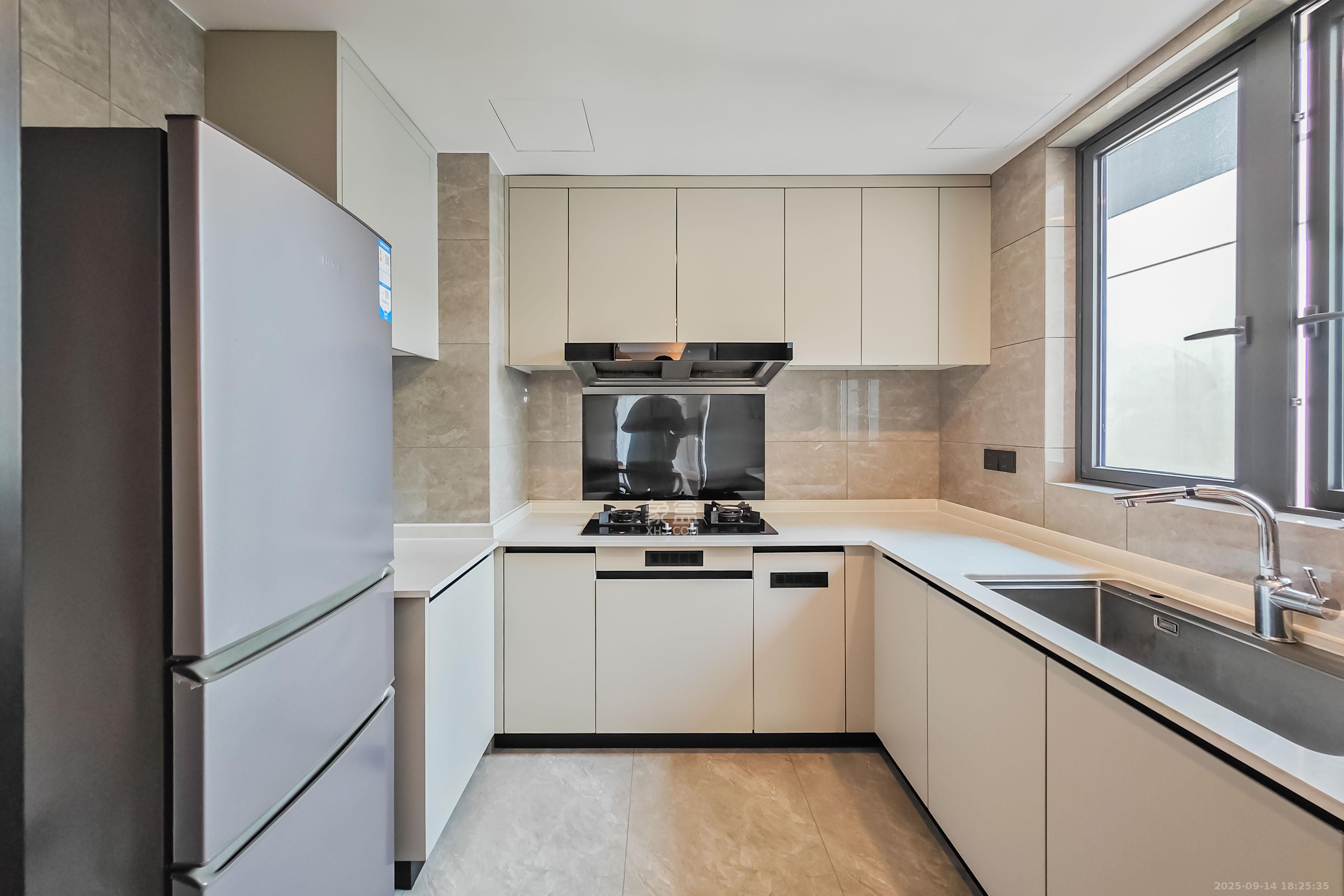 轨道万科悦府 3室2厅2卫 142.8万 轨道万科悦府 3室2厅2卫 142.8万厨房