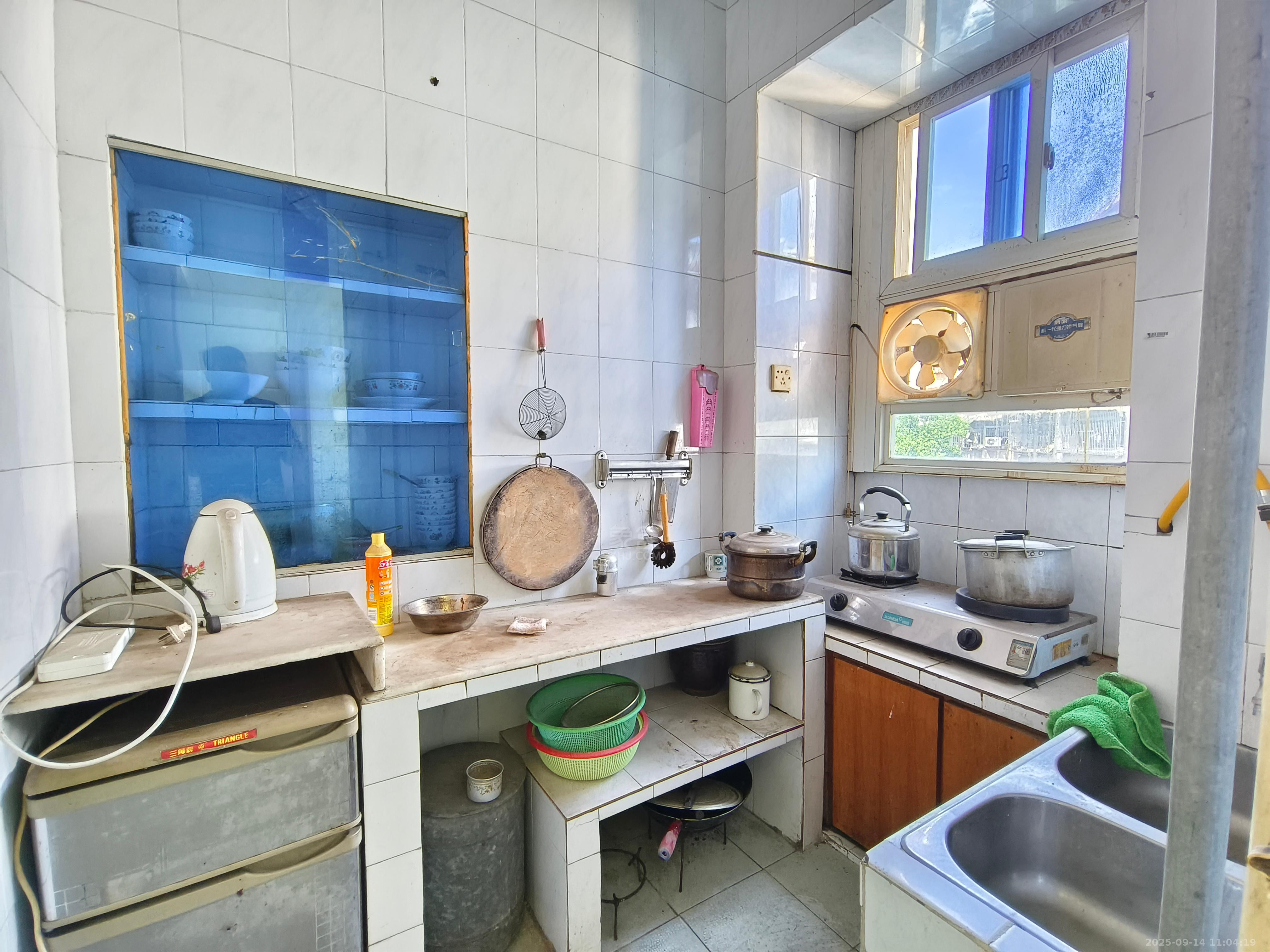 李家冲一村(杉木塘火电小区) 2室1厅1卫 600.0元/月 李家冲一村(杉木塘火电小区) 2室1厅1卫 600.0元/月室内图