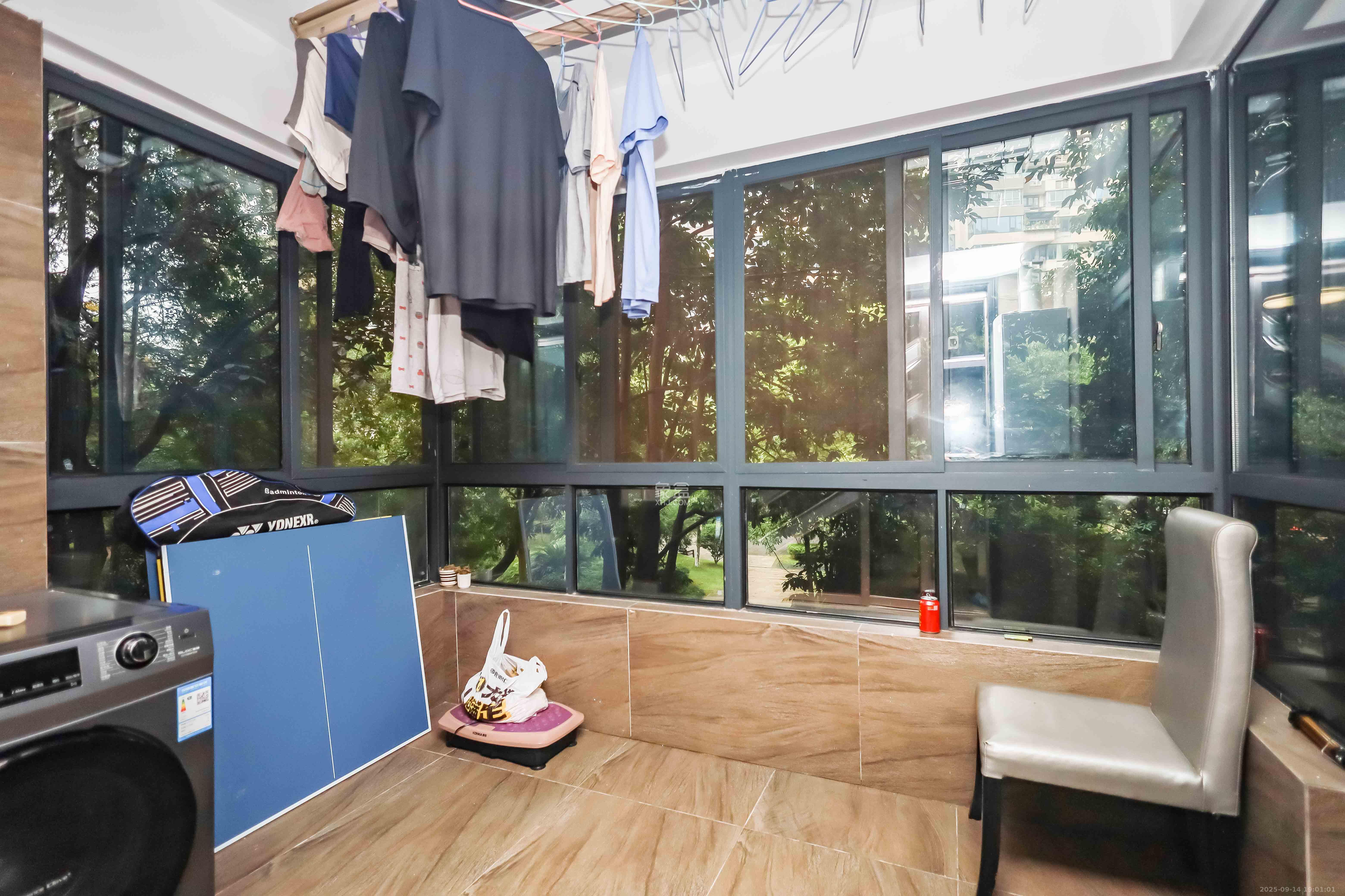 长房时代城  1室2厅2卫    171.6万阳台