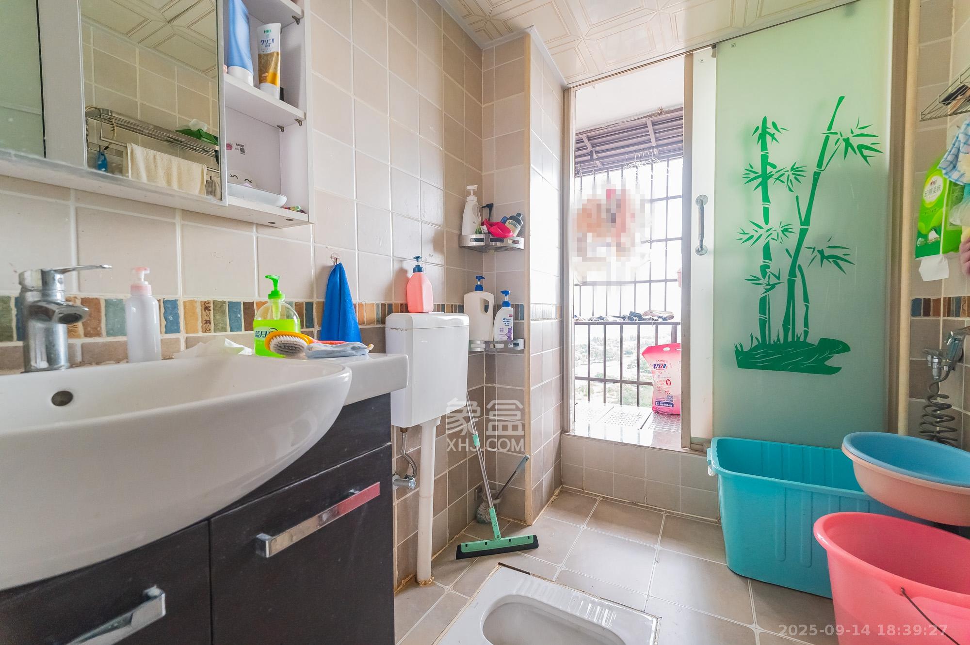 国泰九龙湾 3室2厅1卫 65.0万 国泰九龙湾 3室2厅1卫 65.0万卫生间