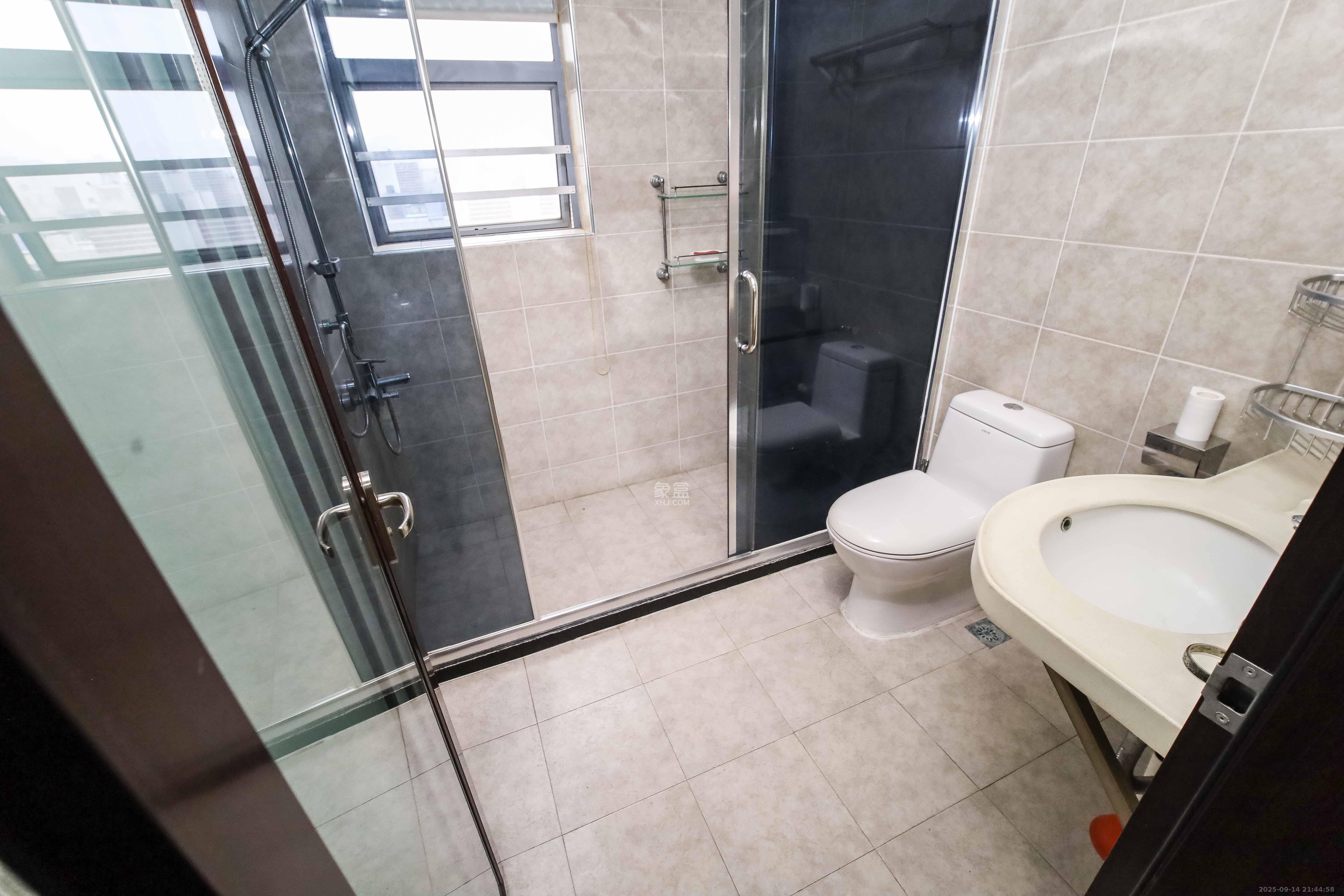 银港水晶城  3室2厅2卫    108.0万卫生间