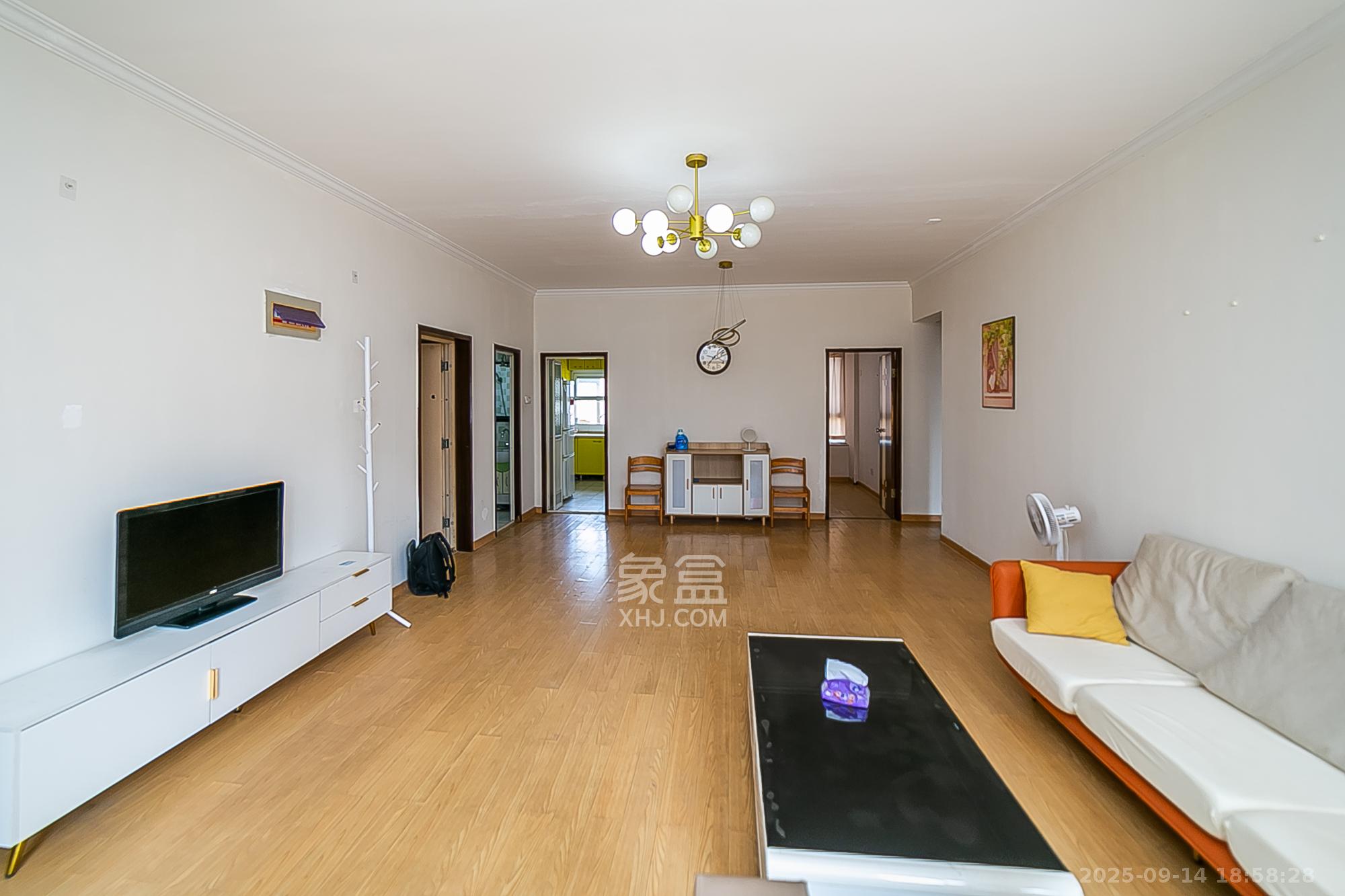 欧园  3室2厅1卫    92.0万 欧园  3室2厅1卫    92.0万客厅