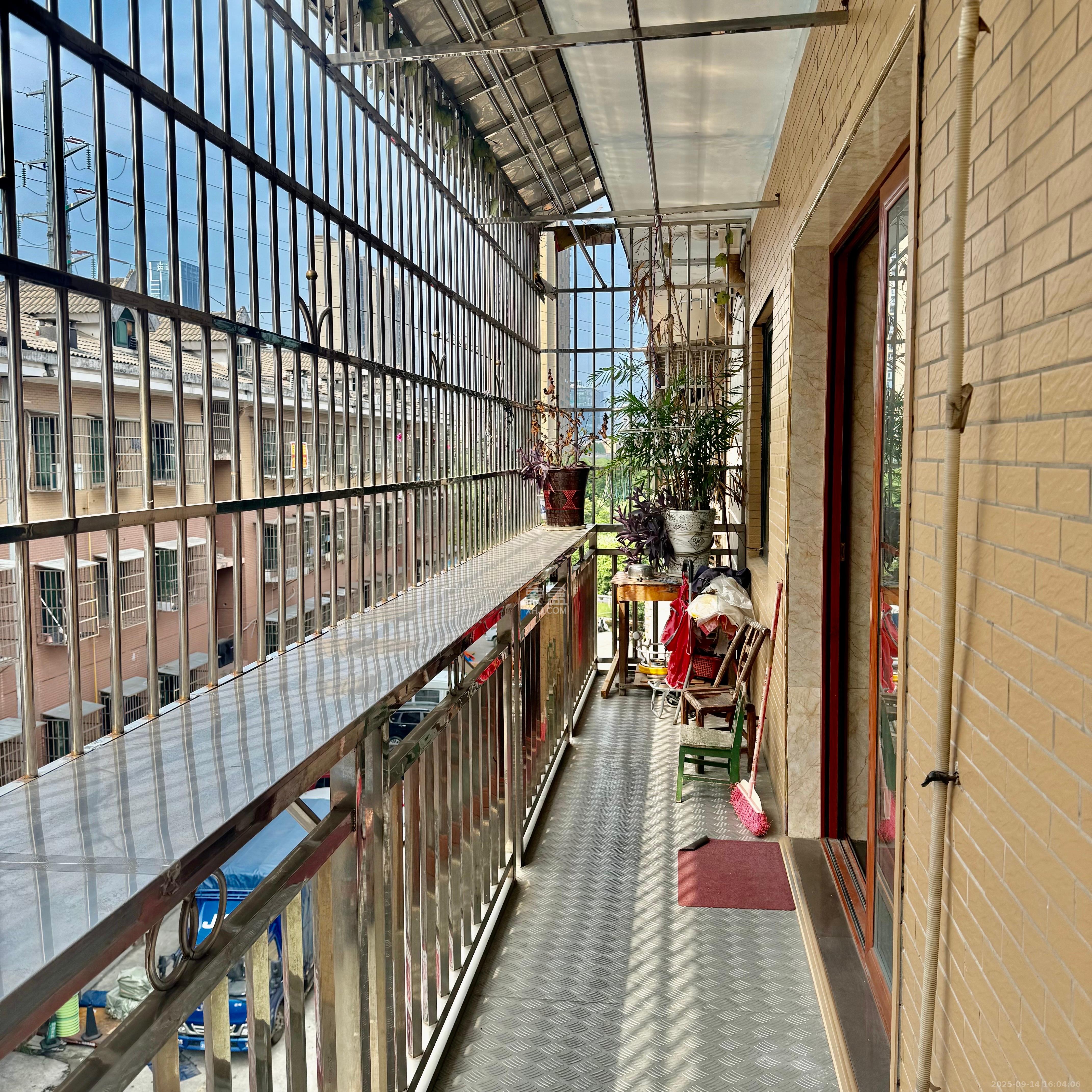 大桥四区  3室2厅2卫    2700.0元/月室内图