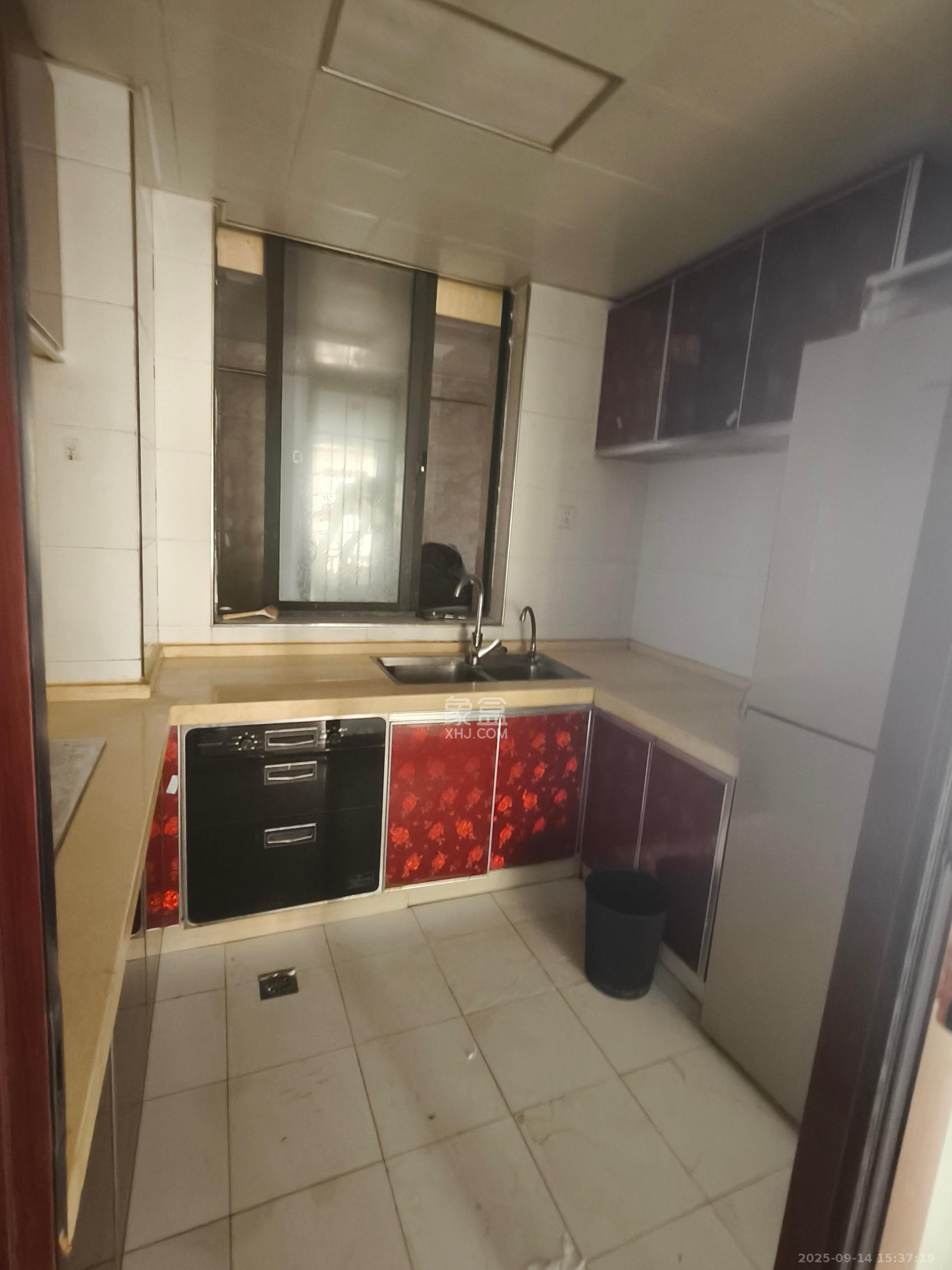 百纳广场(百纳公寓) 3室1厅1卫 3000.0元/月 百纳广场(百纳公寓) 3室1厅1卫 3000.0元/月室内图