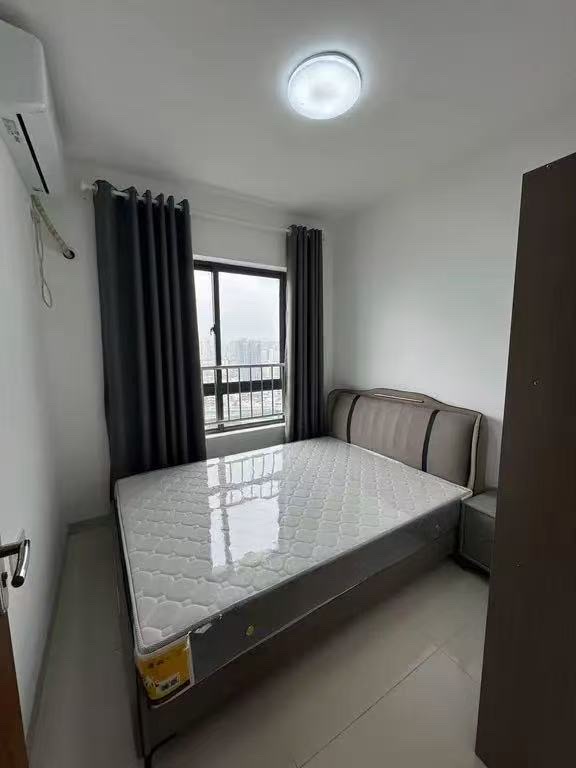 龙城新景  3室1厅2卫   3300.00元/月室内图