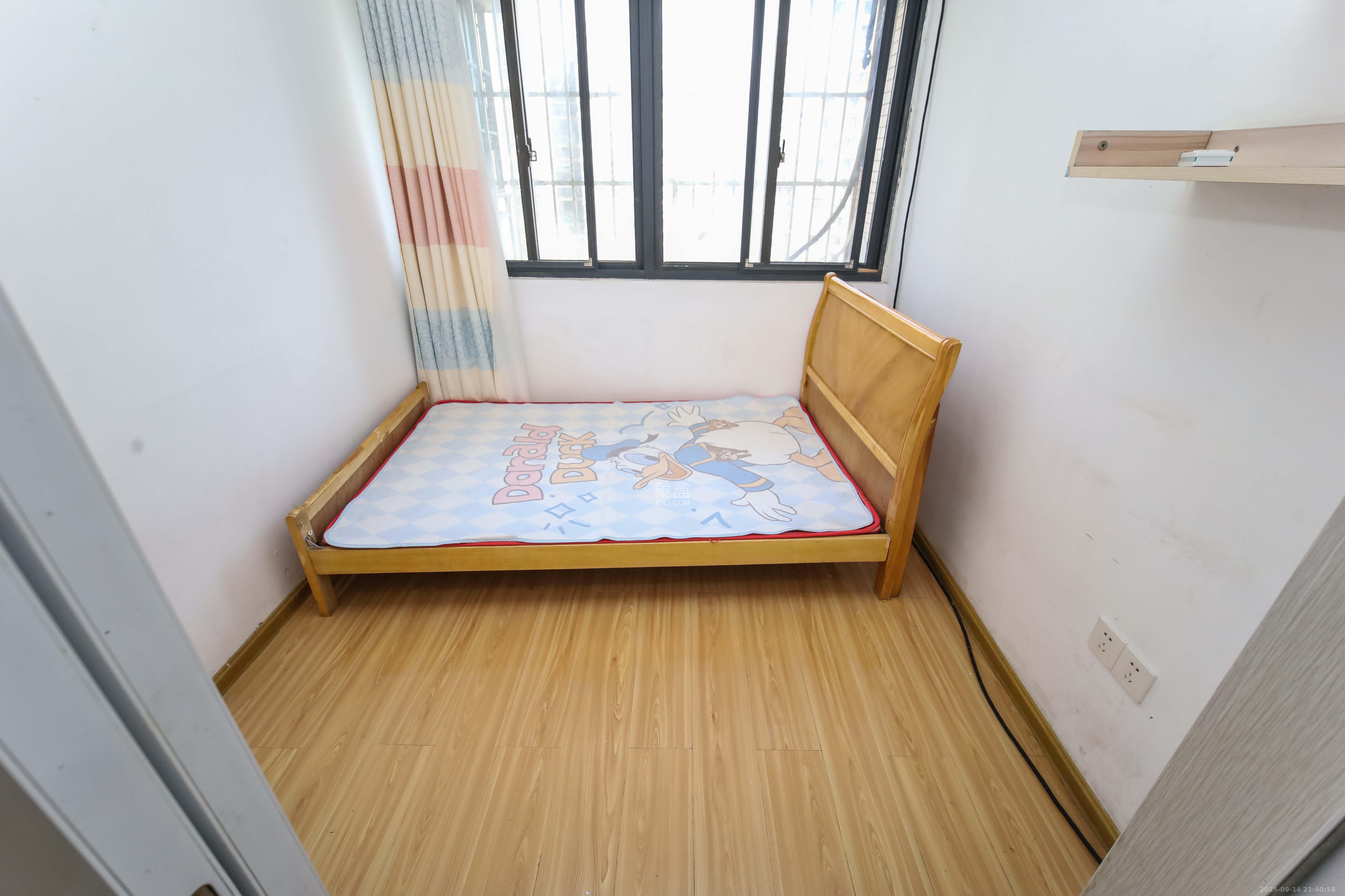 鸿基橄榄君庭  4室2厅2卫    96.0万 鸿基橄榄君庭  4室2厅2卫    96.0万卧室