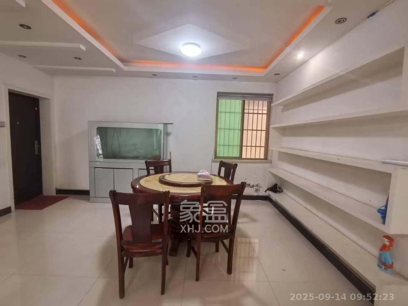 麓谷加州阳光 3室2厅2卫 2300.0元/月 麓谷加州阳光 3室2厅2卫 2300.0元/月室内图