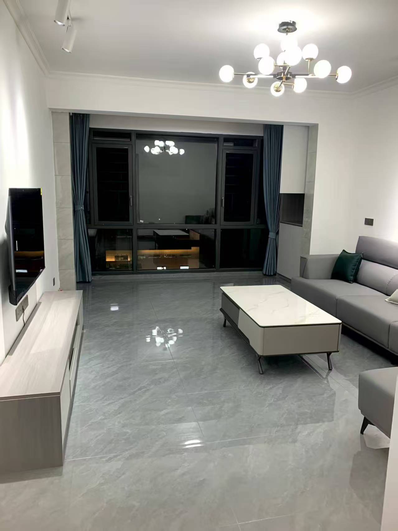 互助小区电梯房  4室2厅2卫    2600.0元/月 互助小区电梯房  4室2厅2卫    2600.0元/月室内图