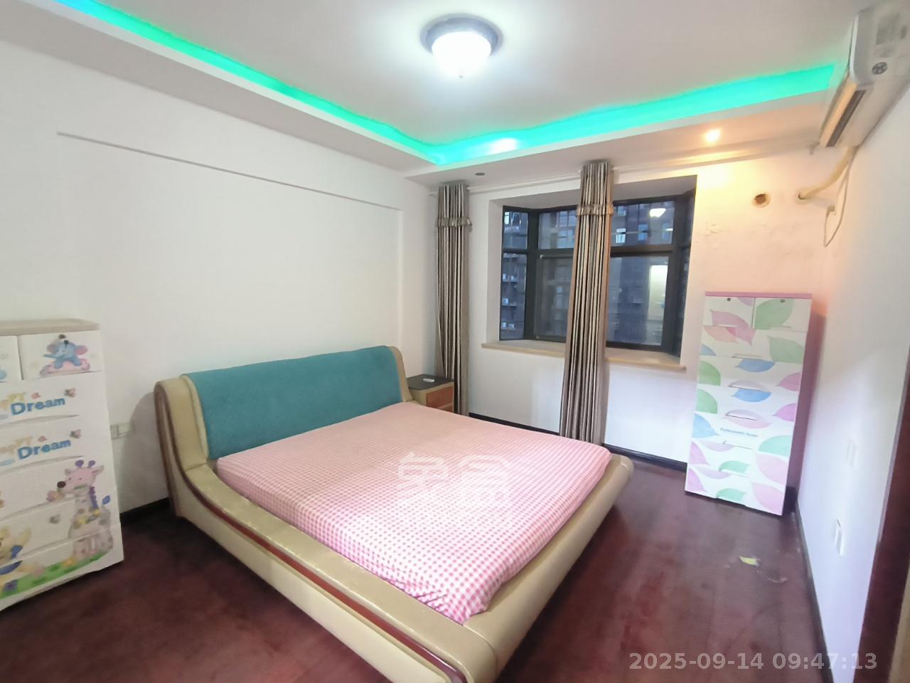 恒盛世家 4室2厅2卫 2800.0元/月 恒盛世家 4室2厅2卫 2800.0元/月室内图