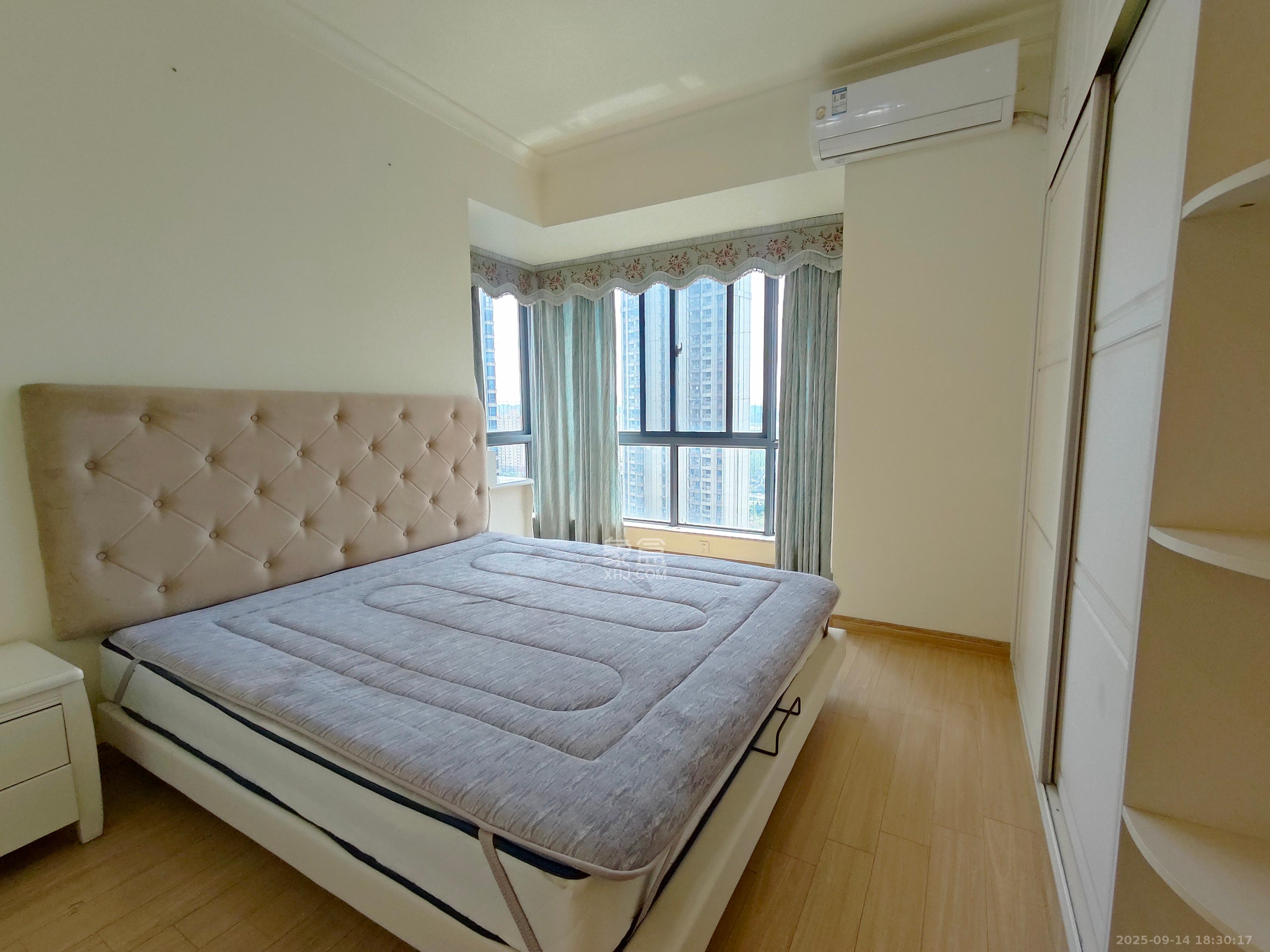 碧桂园南城首府(东宸林海)  3室2厅1卫    2600.0元/月 碧桂园南城首府(东宸林海)  3室2厅1卫    2600.0元/月室内图