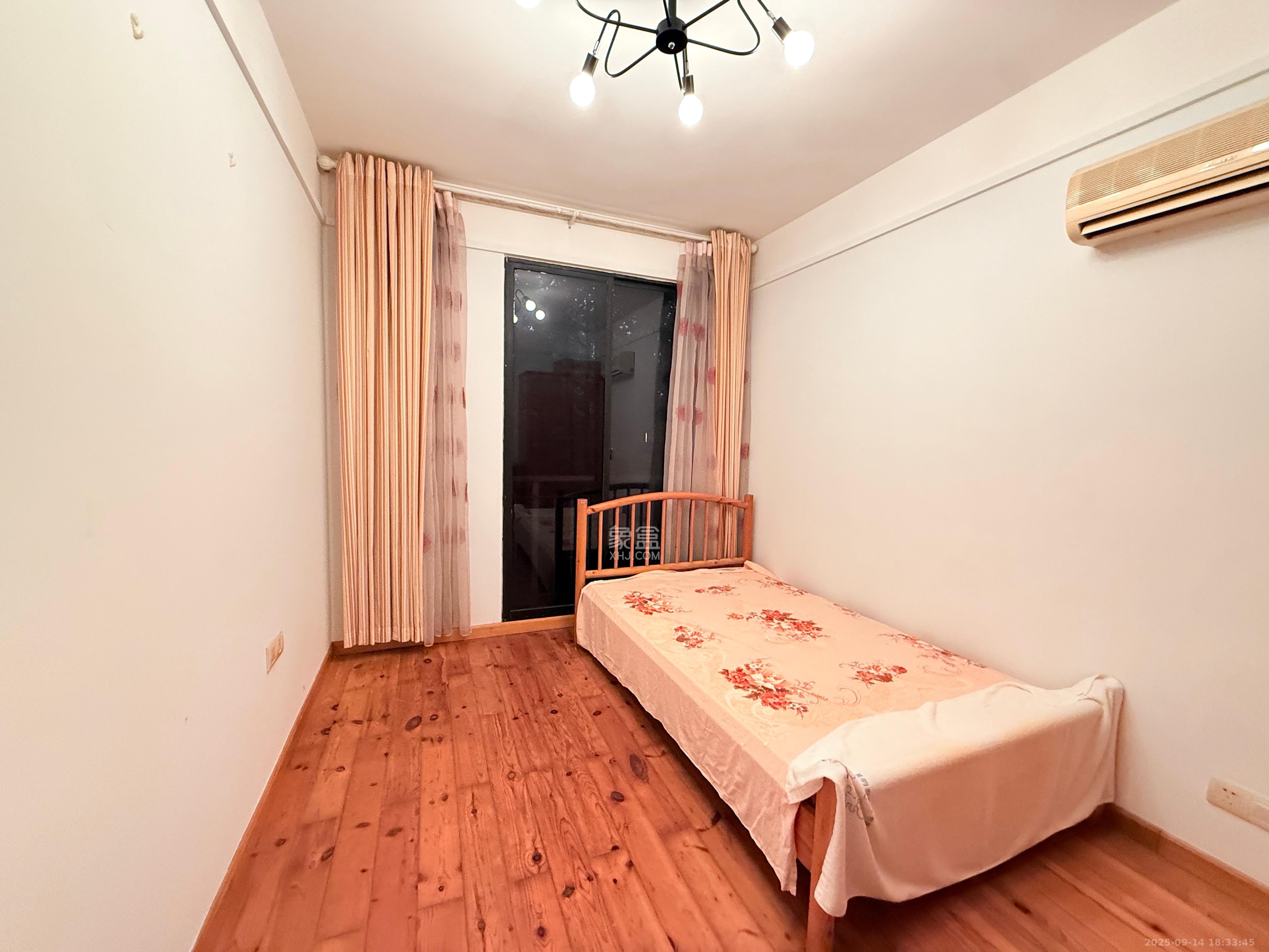 西街花园  3室2厅2卫    2600.0元/月室内图