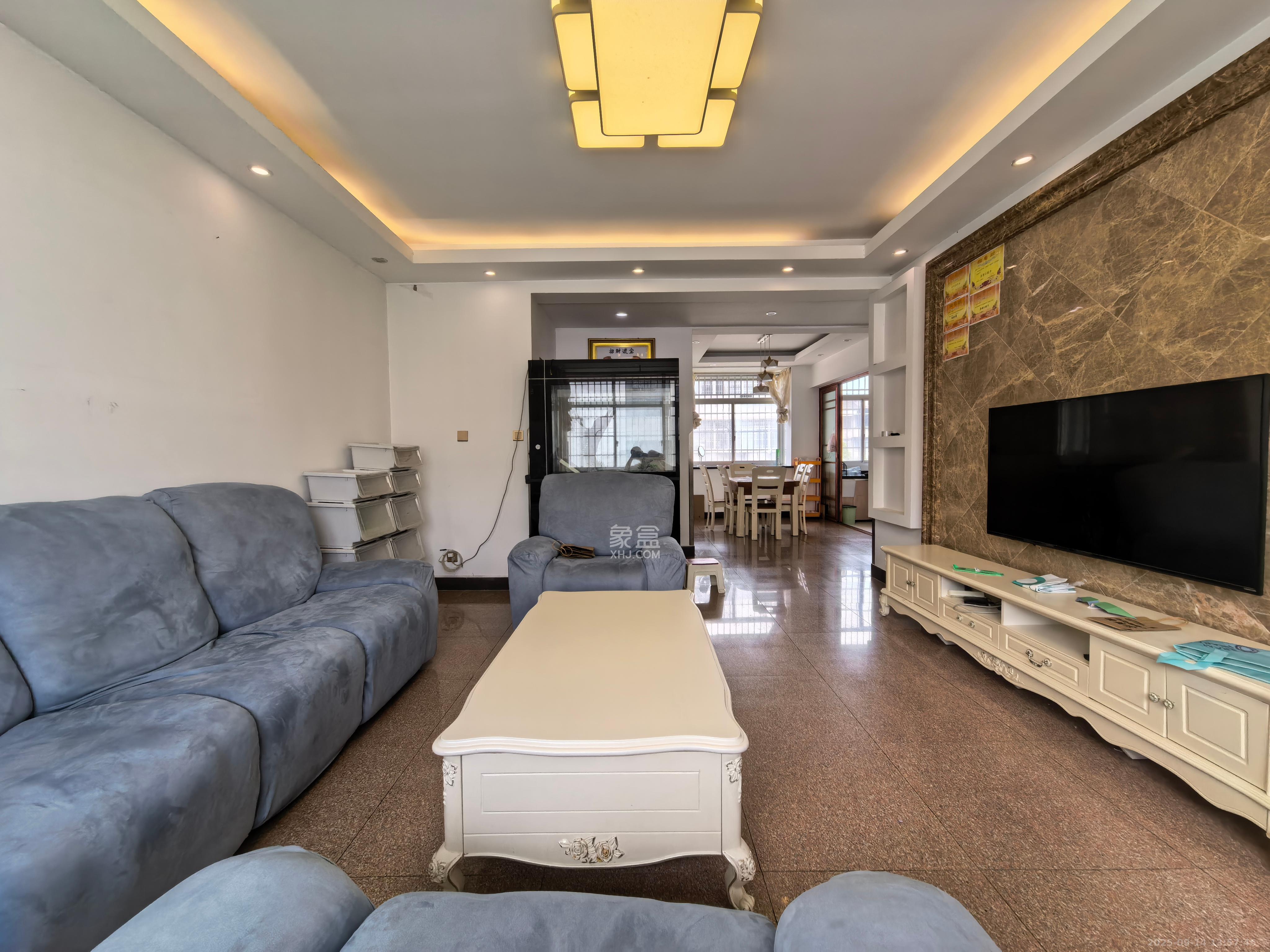 滨河小区 3室2厅1卫 2000.0元/月 滨河小区 3室2厅1卫 2000.0元/月室内图