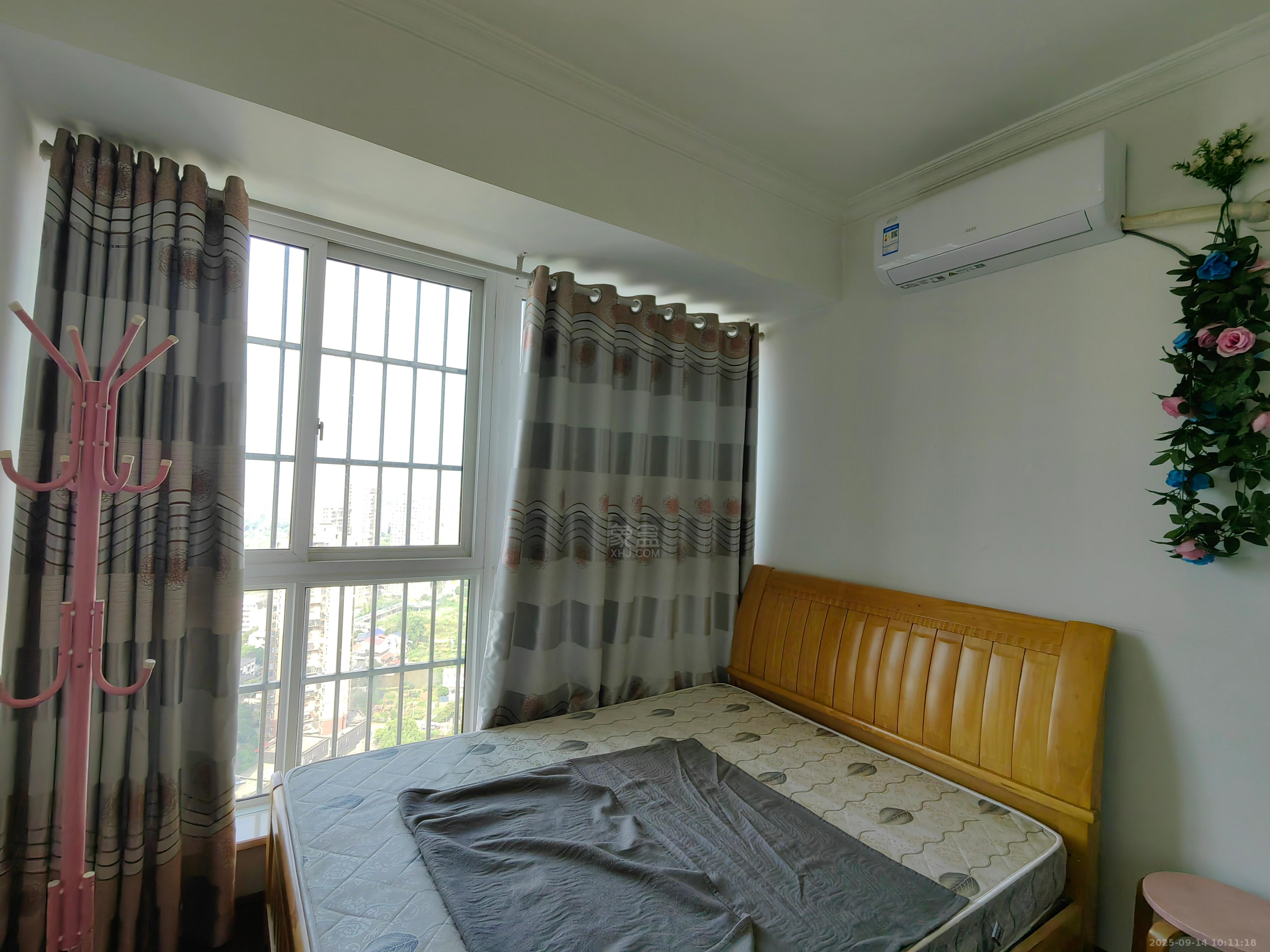 印象华都  3室2厅1卫    1300.0元/月室内图