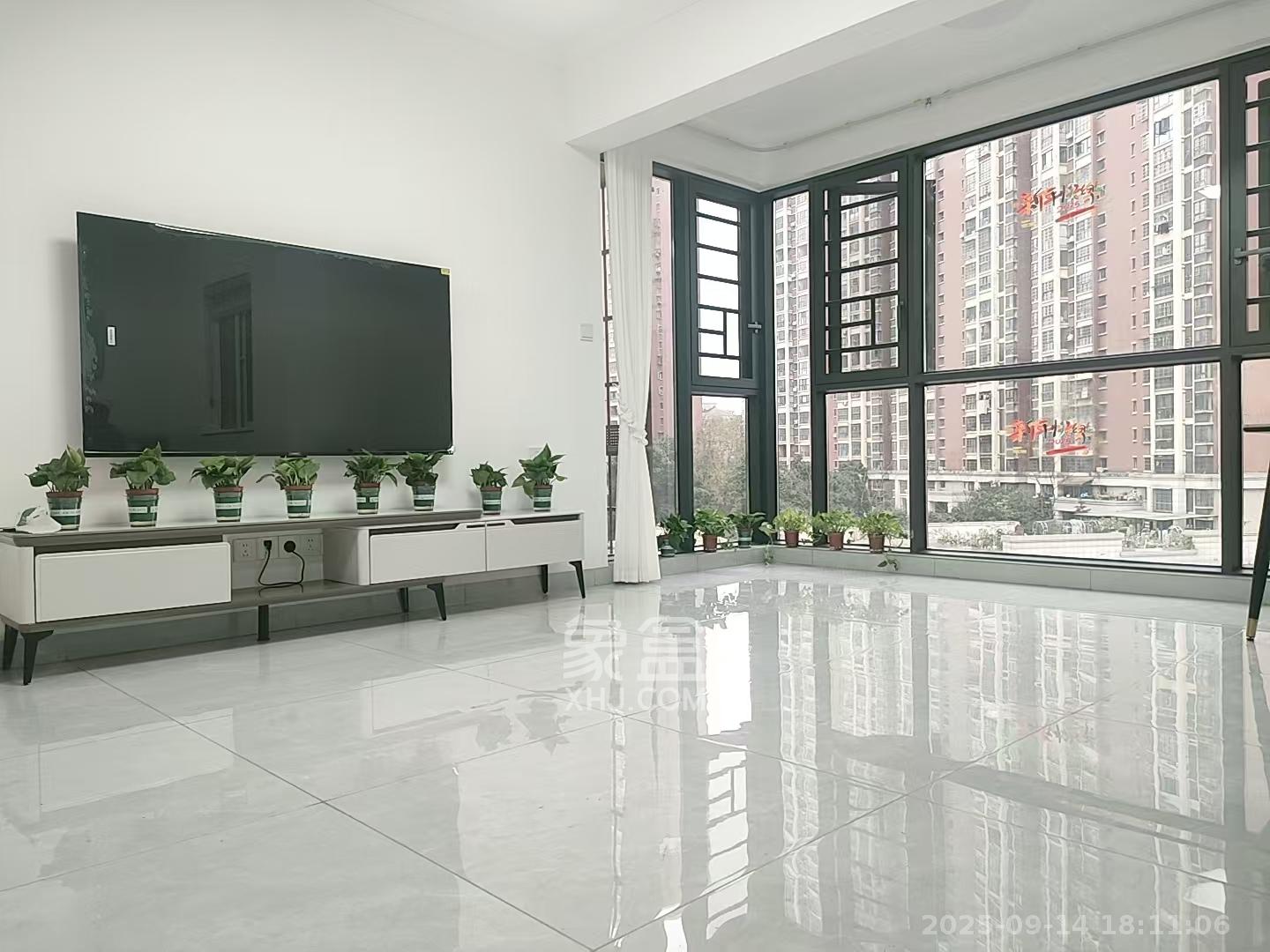 保利香槟国际  4室2厅2卫    2500.0元/月 保利香槟国际  4室2厅2卫    2500.0元/月