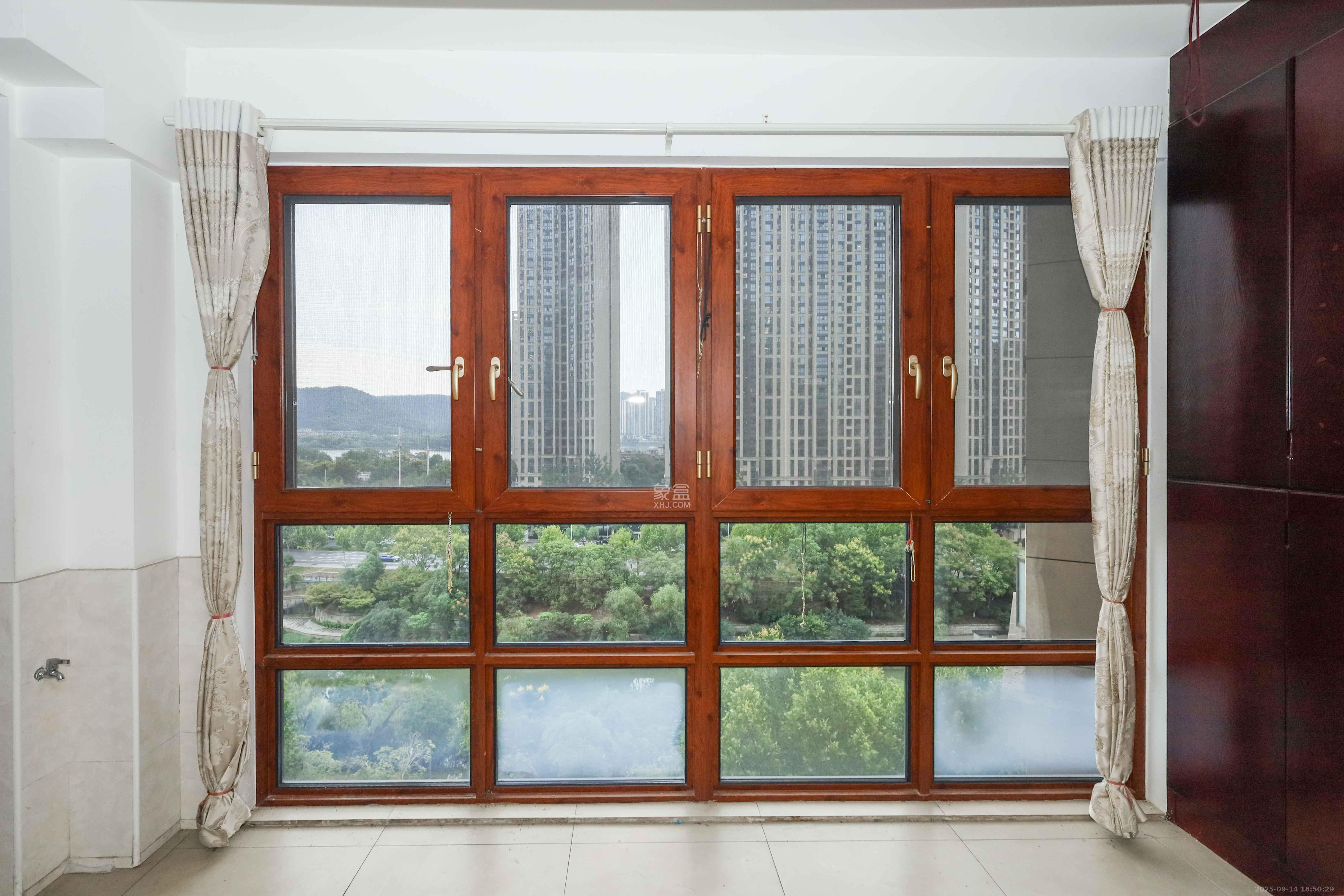 和泓梅溪四季 4室2厅2卫 180.0万 和泓梅溪四季 4室2厅2卫 180.0万阳台