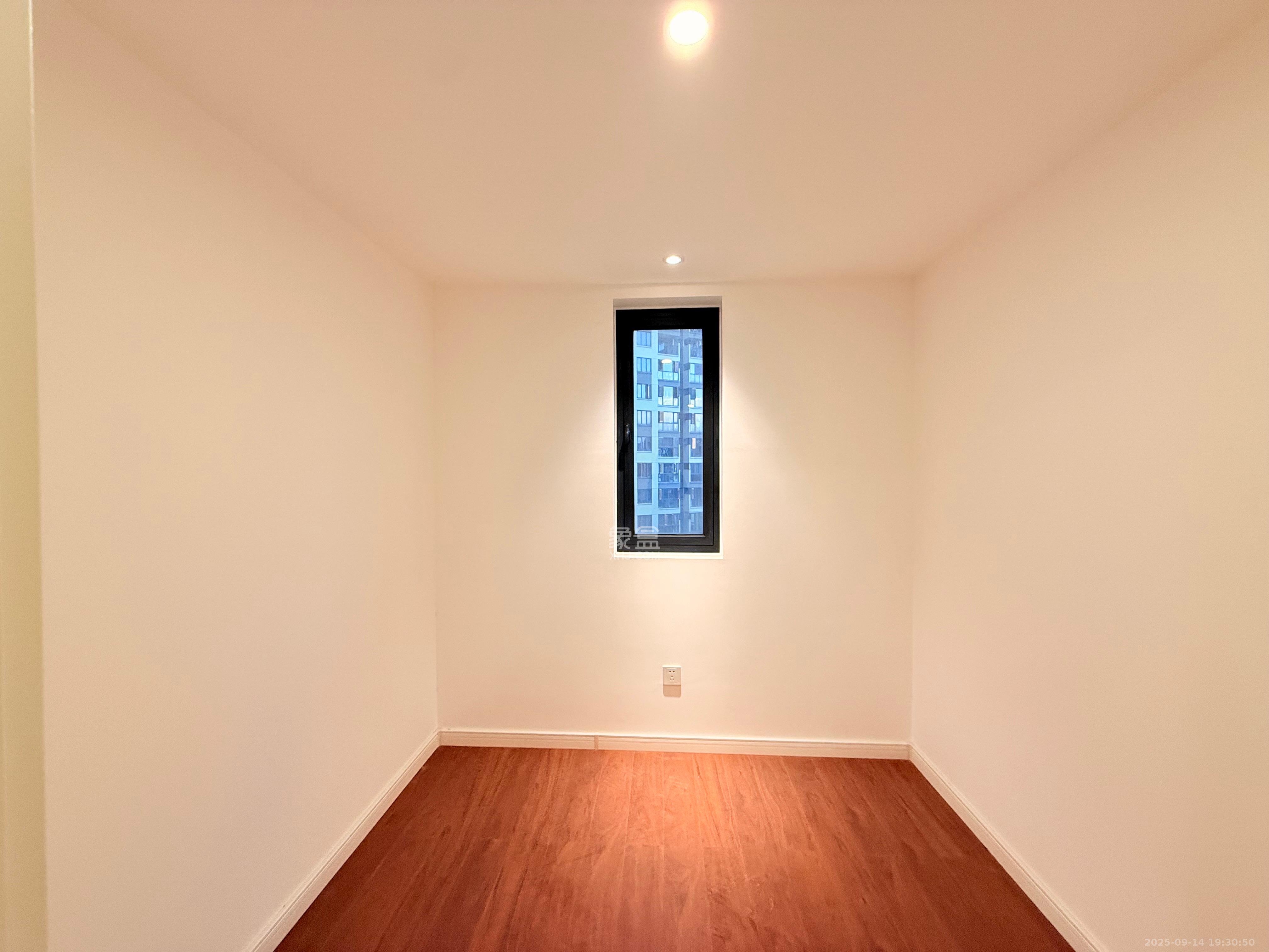 万科魅力之城观澜里  4室2厅2卫    5000.0元/月室内图