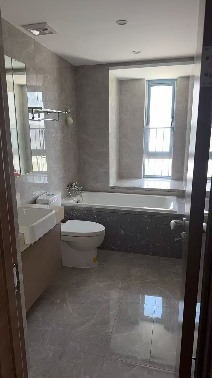 环球100宝龙城  3室2厅1卫    1800.0元/月 环球100宝龙城  3室2厅1卫    1800.0元/月室内图