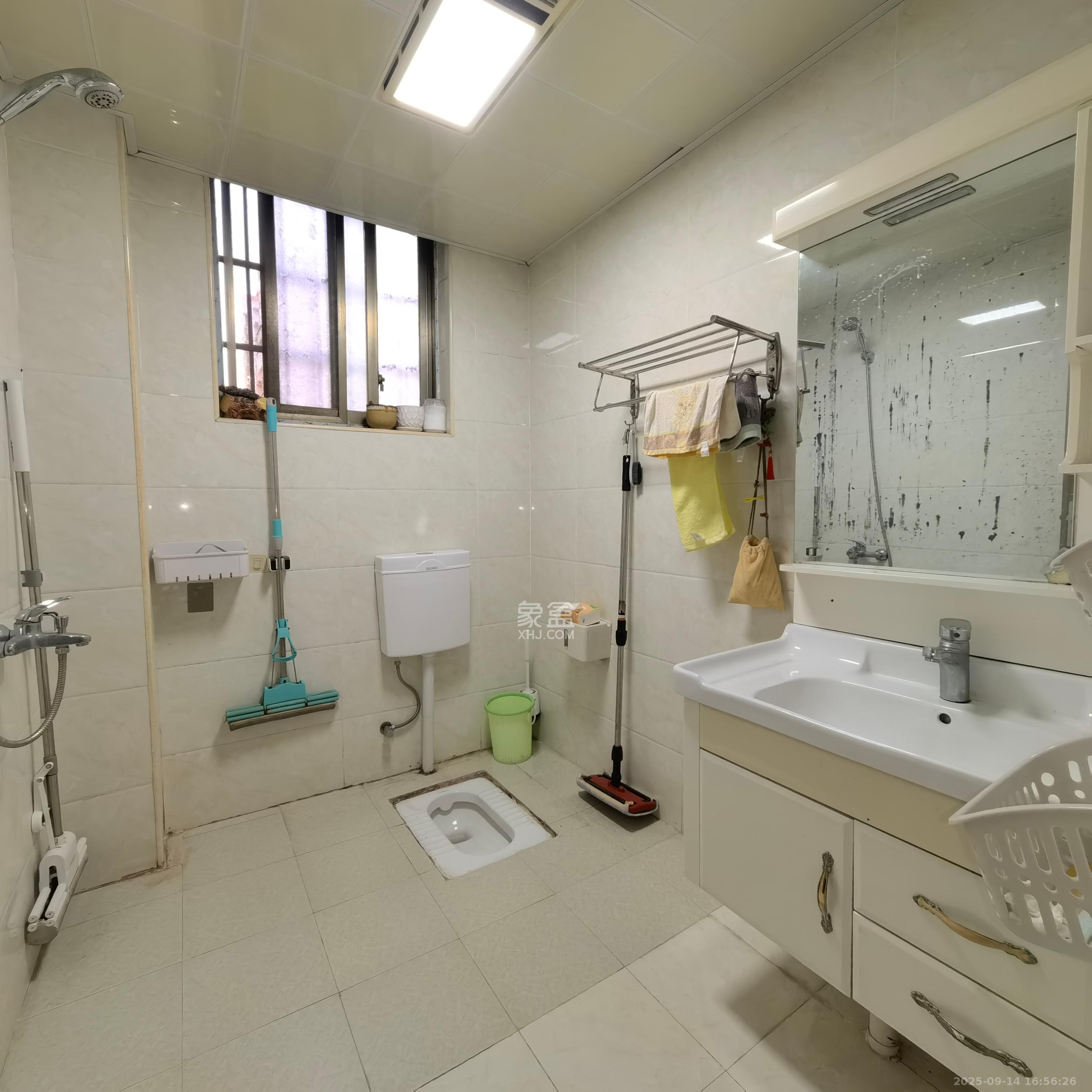 阳光丽景  3室2厅2卫    2000.0元/月室内图