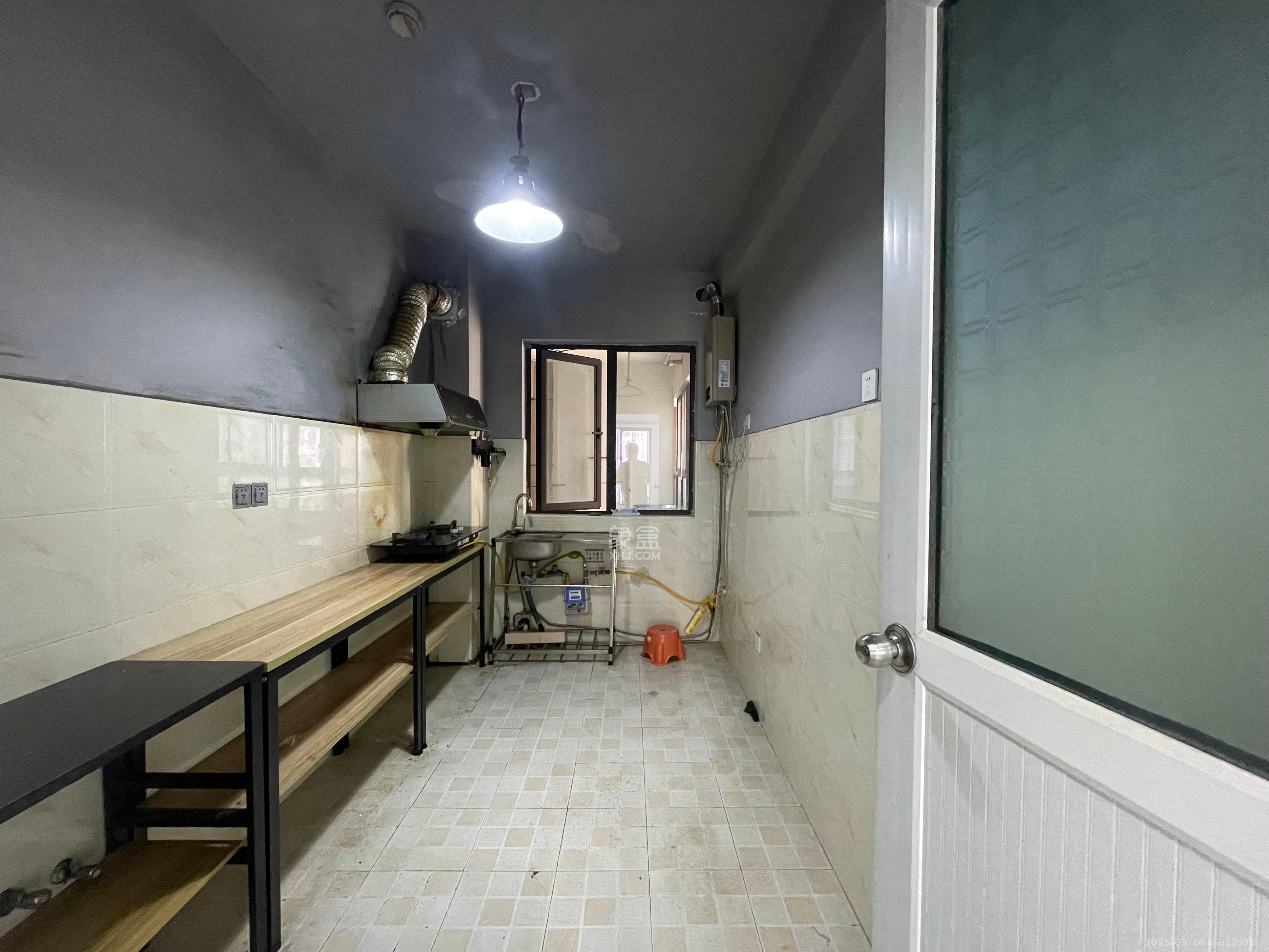 达美D6区  4室2厅2卫    3000.0元/月室内图