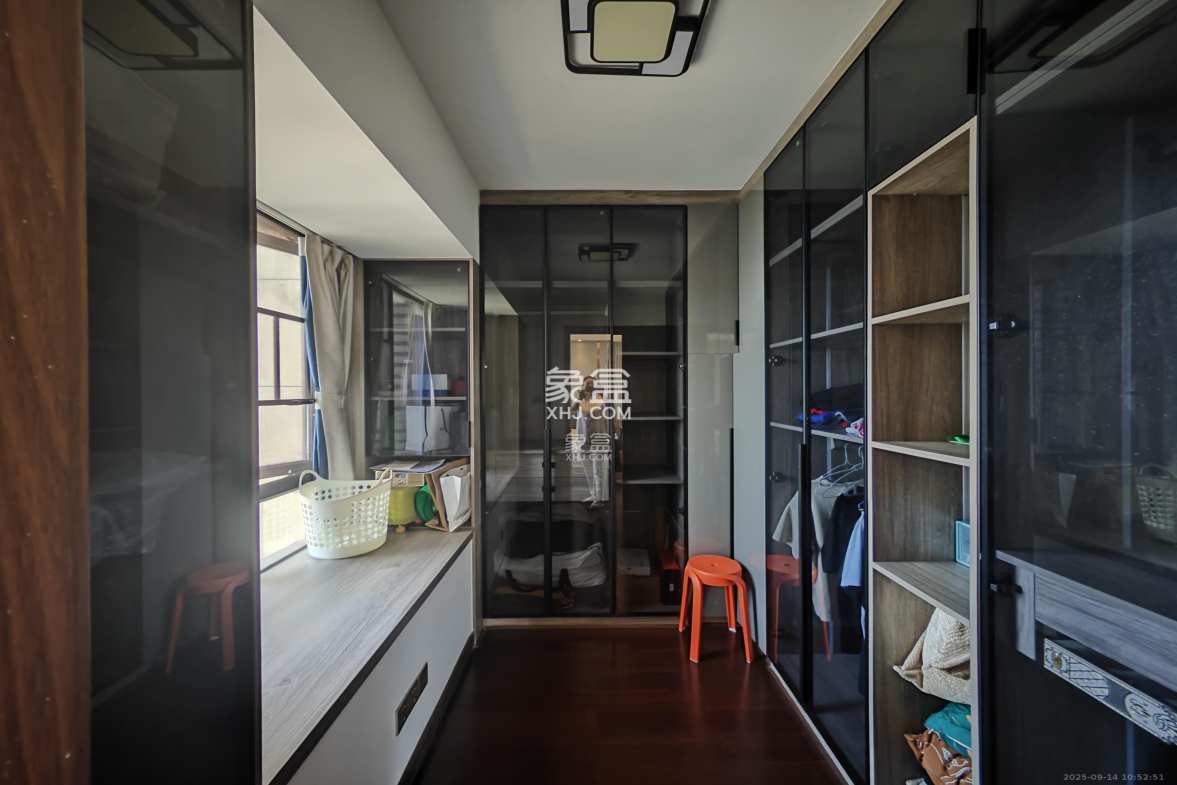 绿地海外滩二期  3室2厅2卫    3000.0元/月 绿地海外滩二期  3室2厅2卫    3000.0元/月室内图