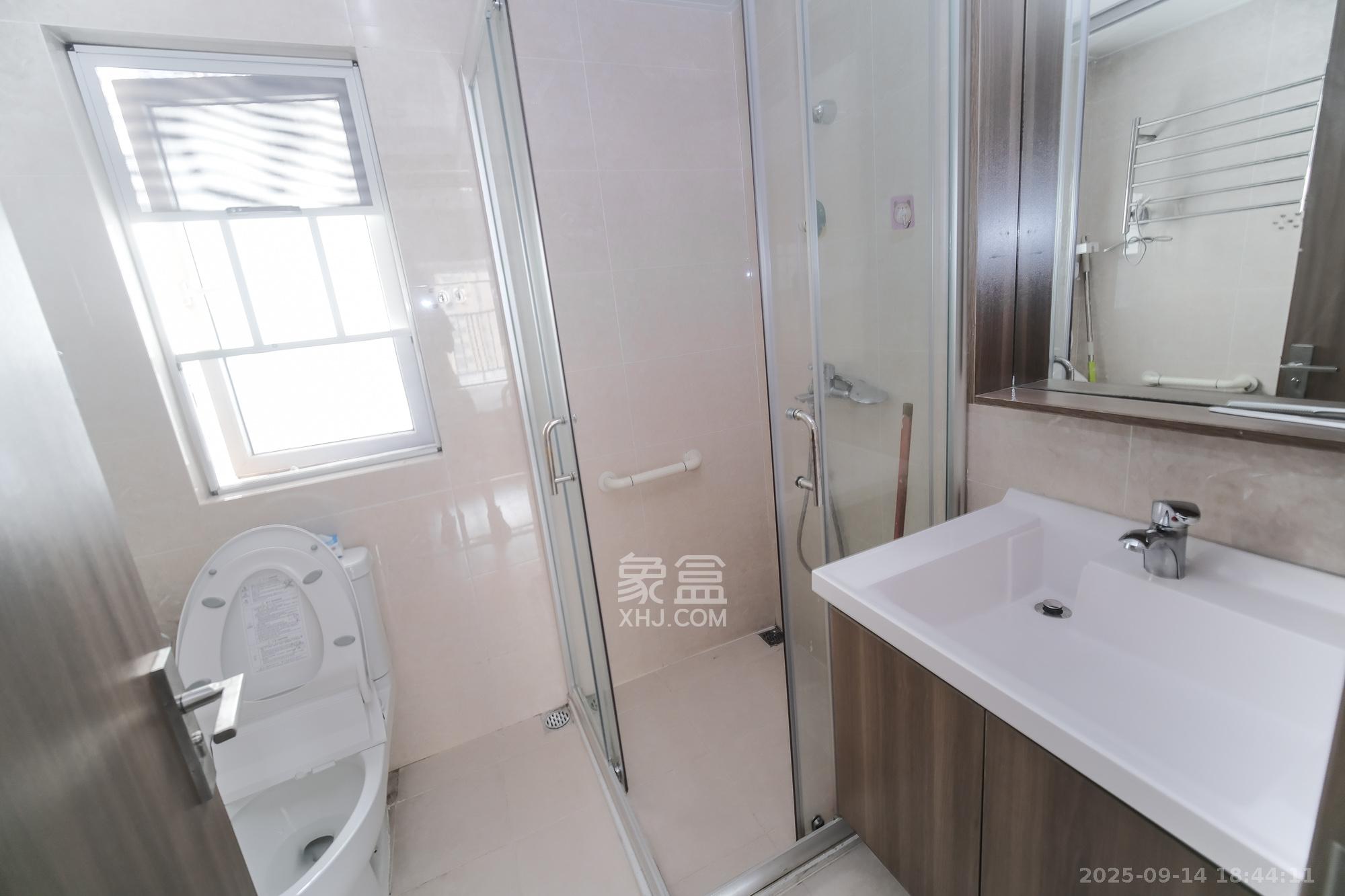 保利香槟国际 4室2厅2卫 100.0万 保利香槟国际 4室2厅2卫 100.0万卫生间